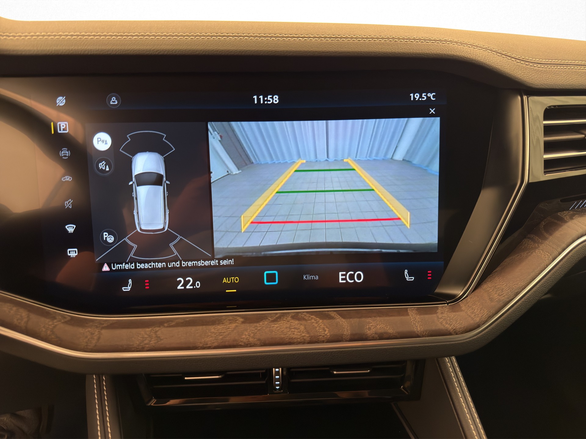 VW Touareg 3.0 V6 TDI Elegance 4Motion-image-16