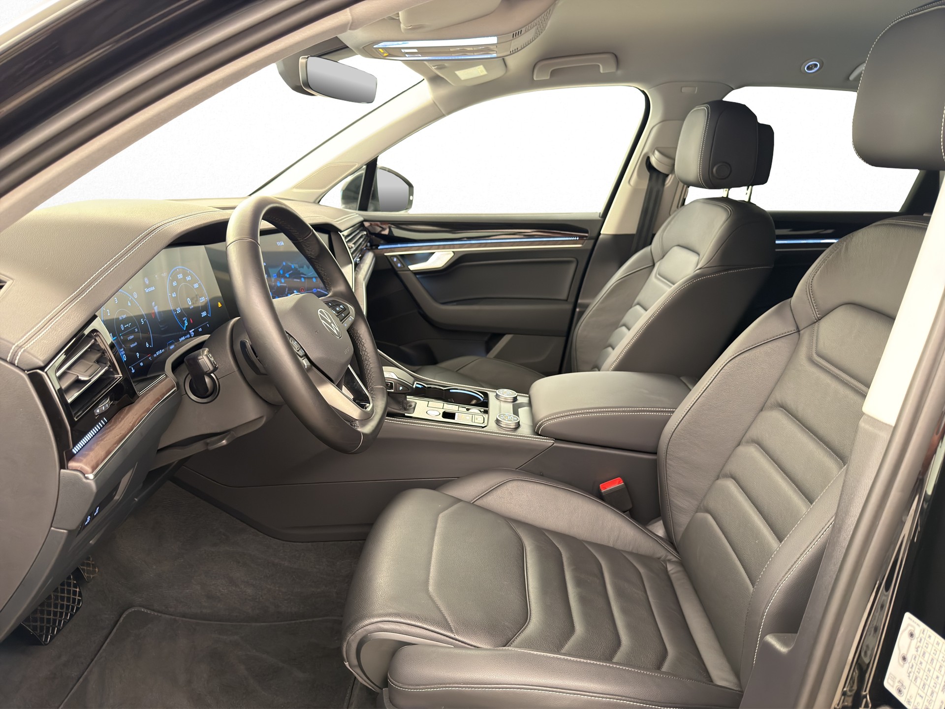 VW Touareg 3.0 V6 TDI Elegance 4Motion-image-10