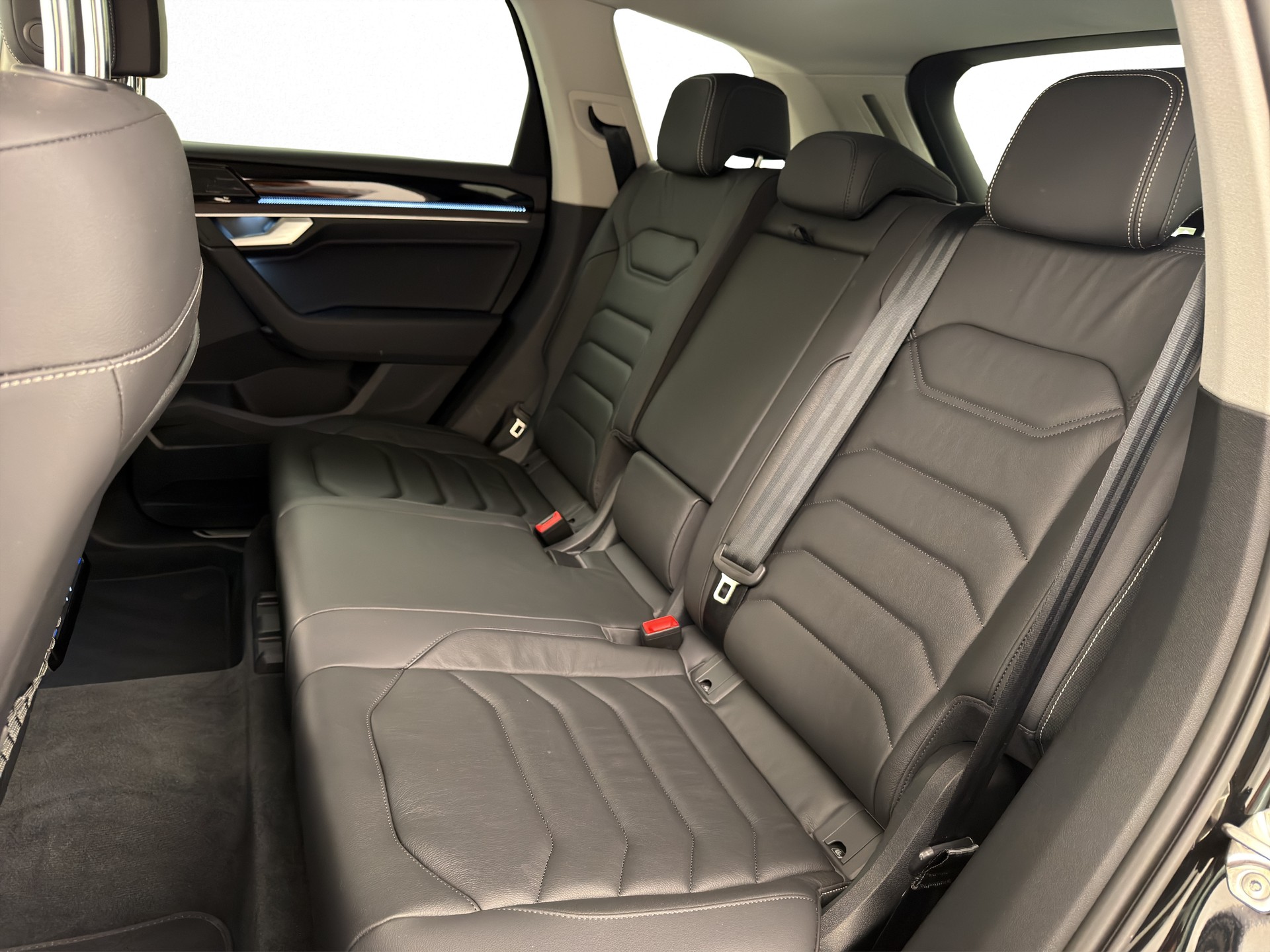 VW Touareg 3.0 V6 TDI Elegance 4Motion-image-17
