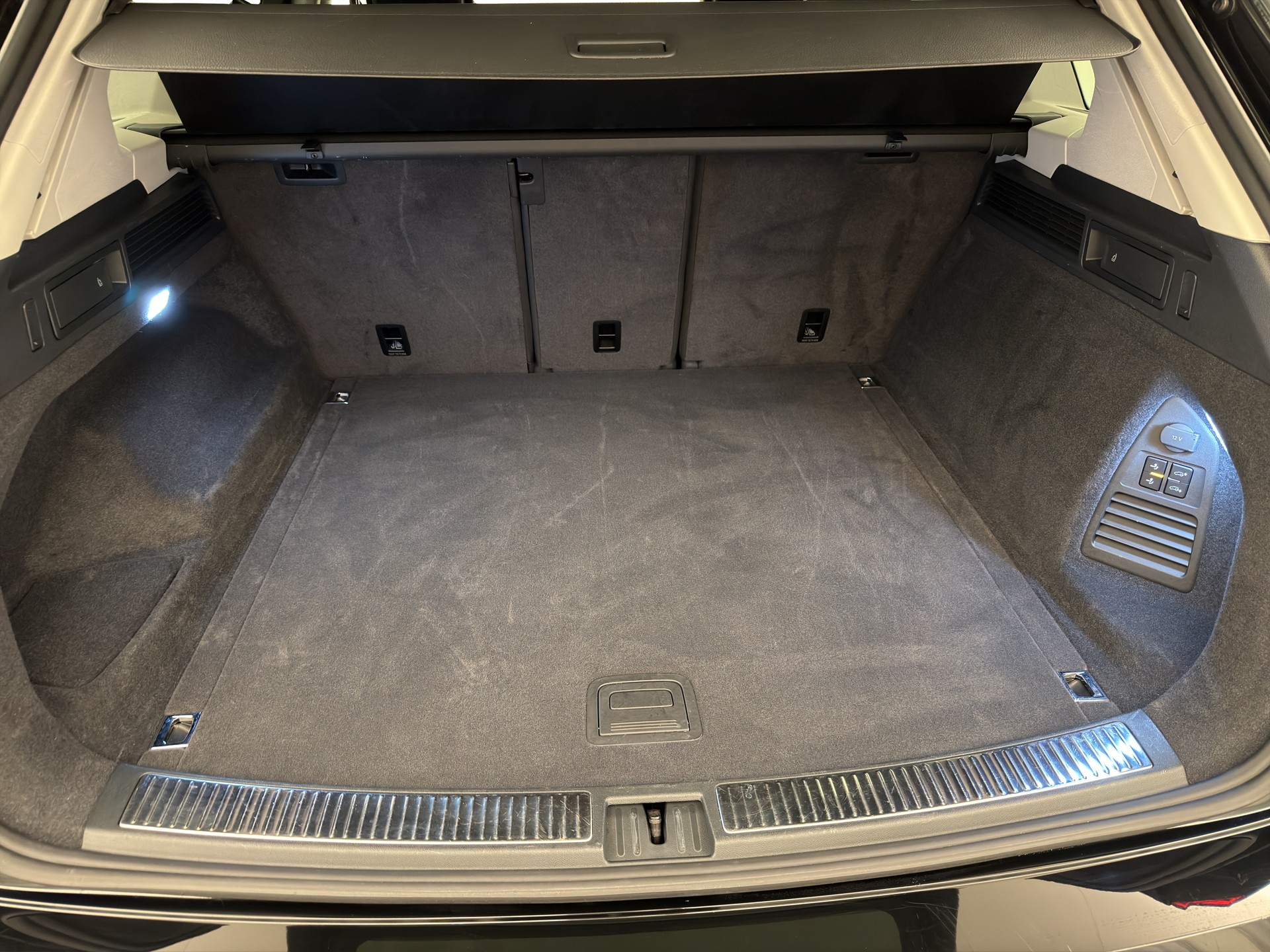 VW Touareg 3.0 V6 TDI Elegance 4Motion-image-18