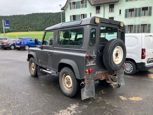LAND ROVER Defender 90 2.2 TD4 Station Wagon-image-2