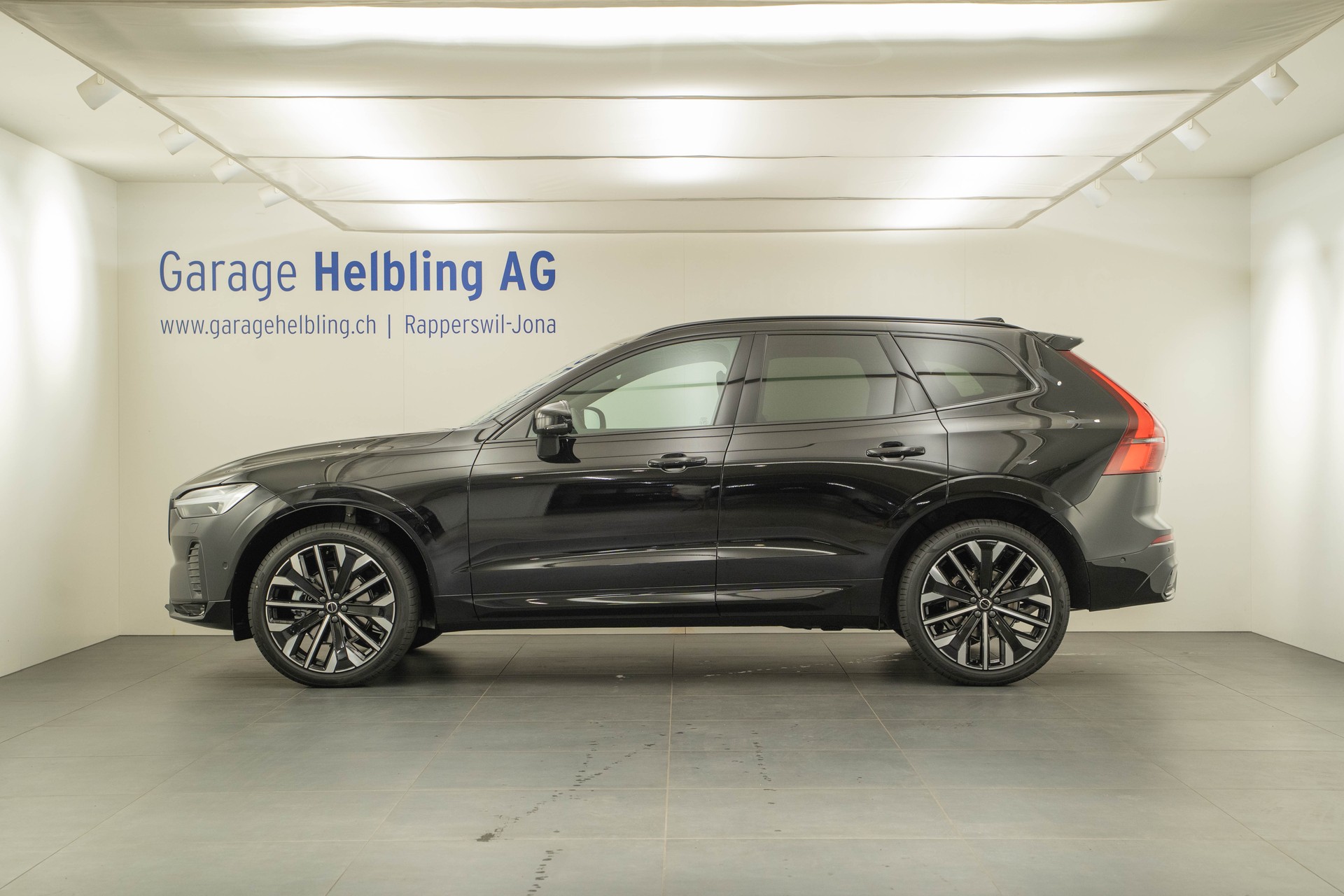 VOLVO XC60 2.0 B5 MH Ultra Dark AWD-image-2
