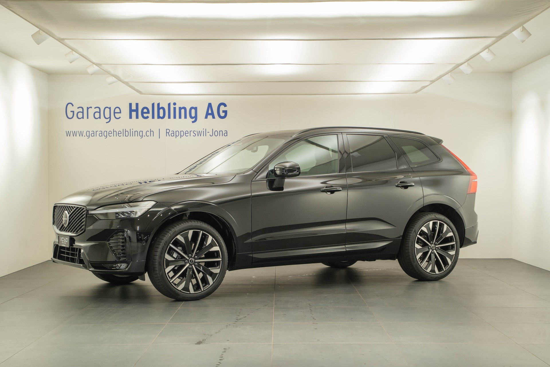 VOLVO XC60 2.0 B5 MH Ultra Dark AWD-image-0