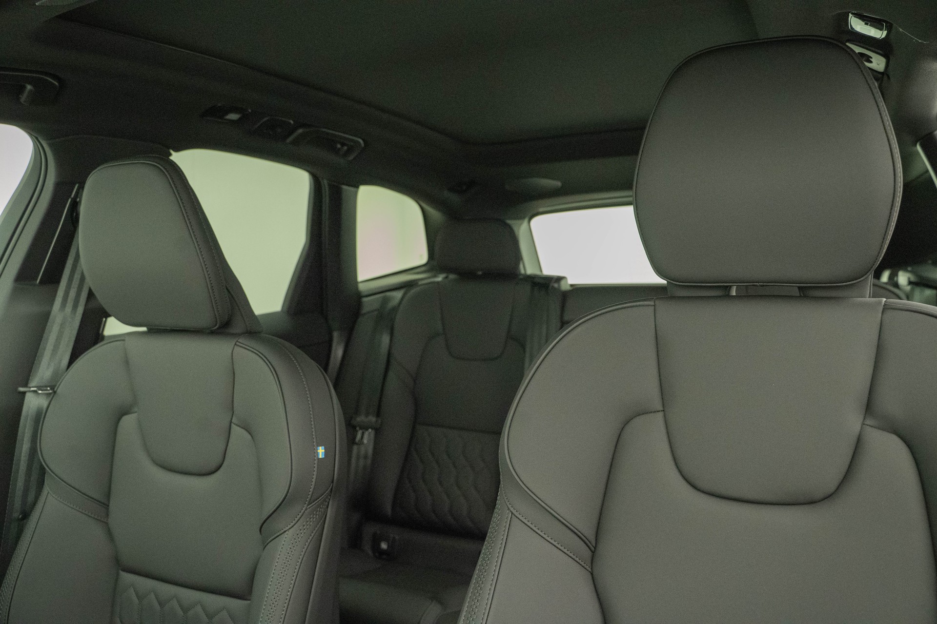 VOLVO XC60 2.0 B5 MH Ultra Dark AWD-image-9