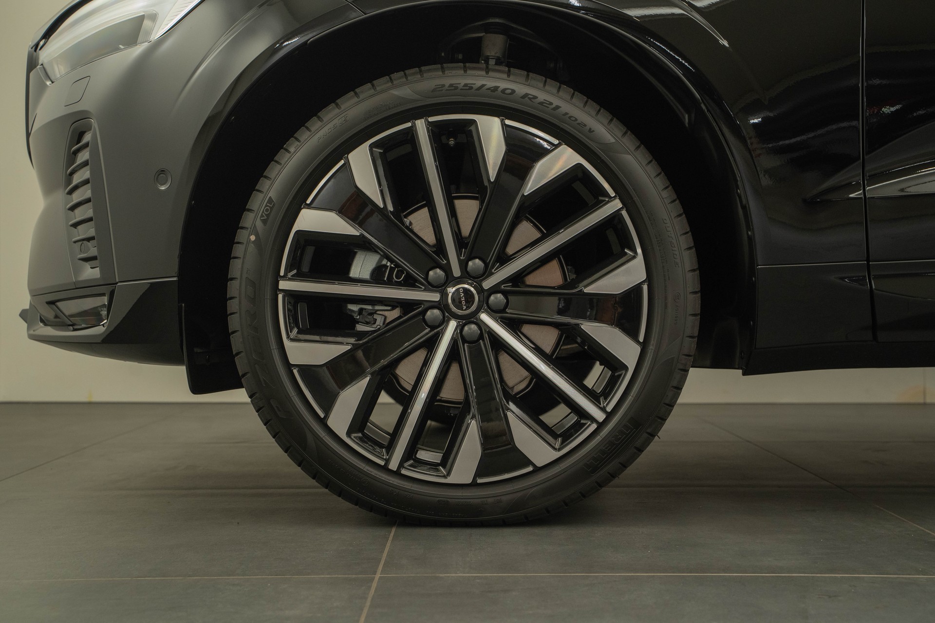 VOLVO XC60 2.0 B5 MH Ultra Dark AWD-image-14
