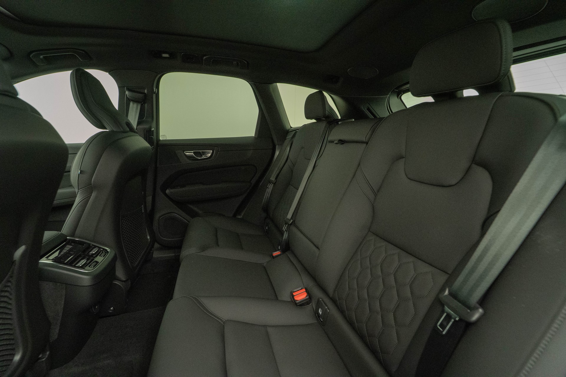 VOLVO XC60 2.0 B5 MH Ultra Dark AWD-image-8