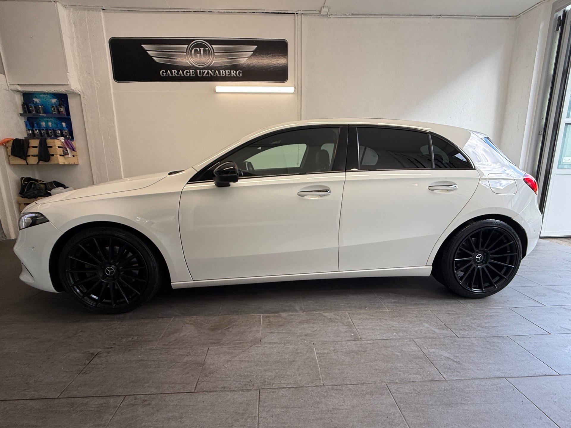 MERCEDES-BENZ A 220 AMG Line 7G-DCT 4Matic Ab 300.- pro Monat-image-1