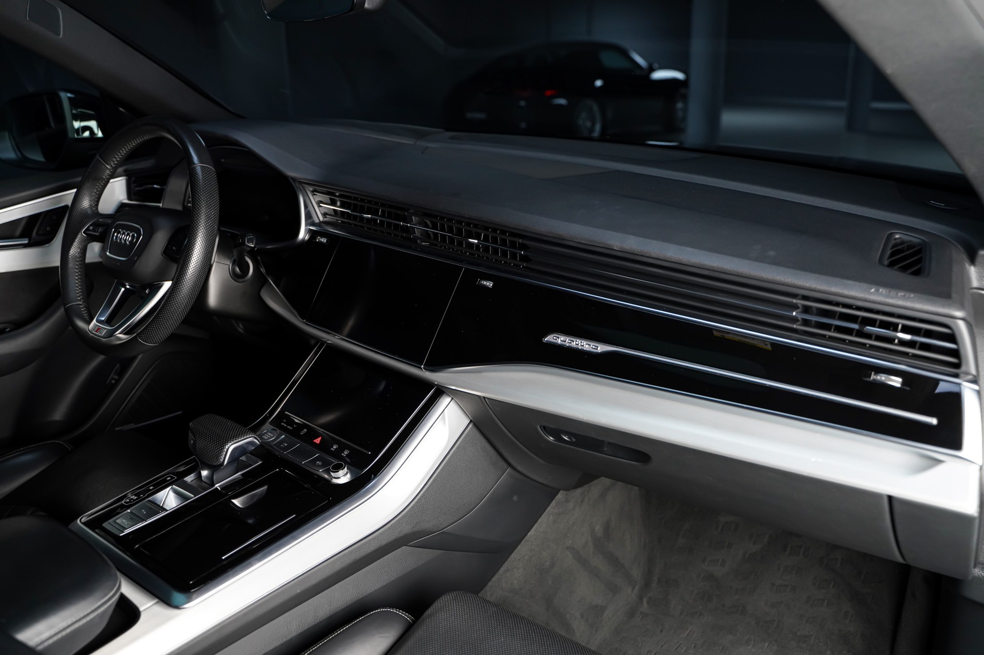 AUDI Q8 55 TFSI quattro tiptronic-image-17