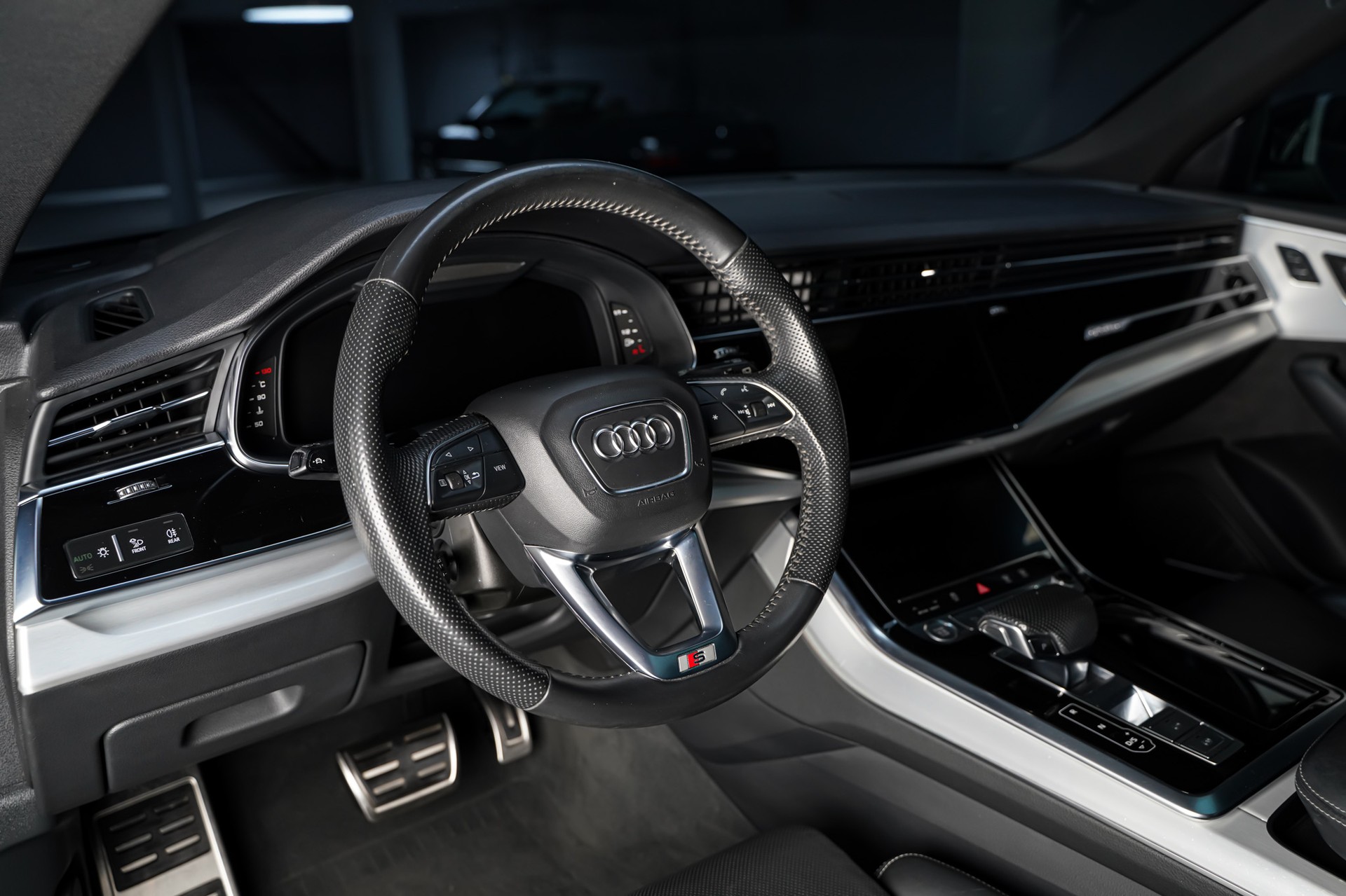 AUDI Q8 55 TFSI quattro tiptronic-image-9