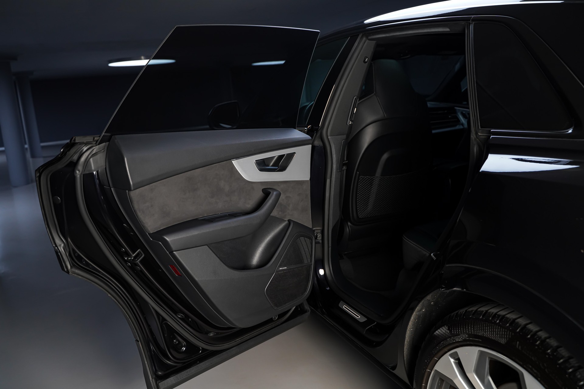 AUDI Q8 55 TFSI quattro tiptronic-image-12