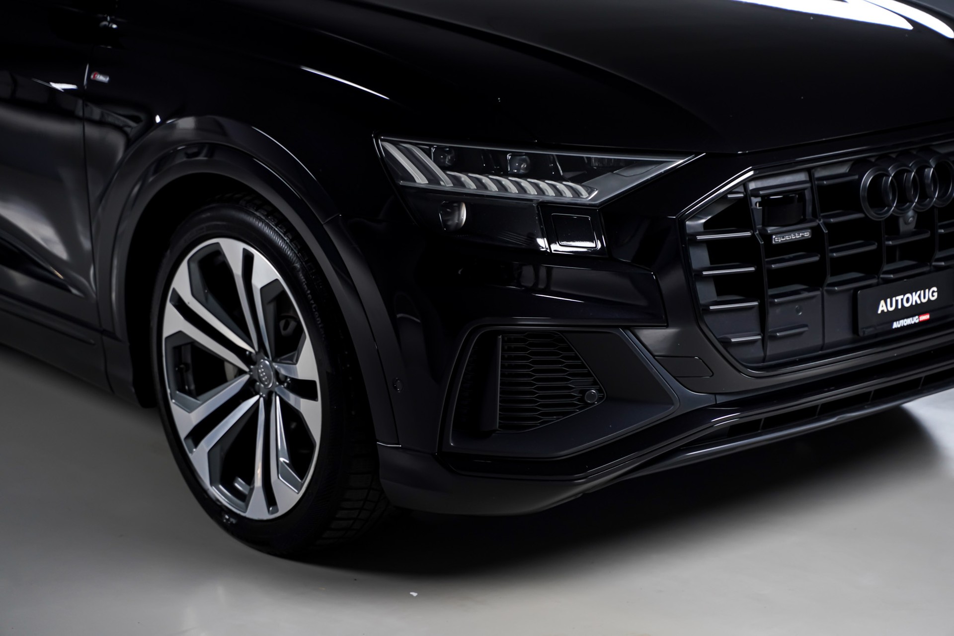 AUDI Q8 55 TFSI quattro tiptronic-image-3