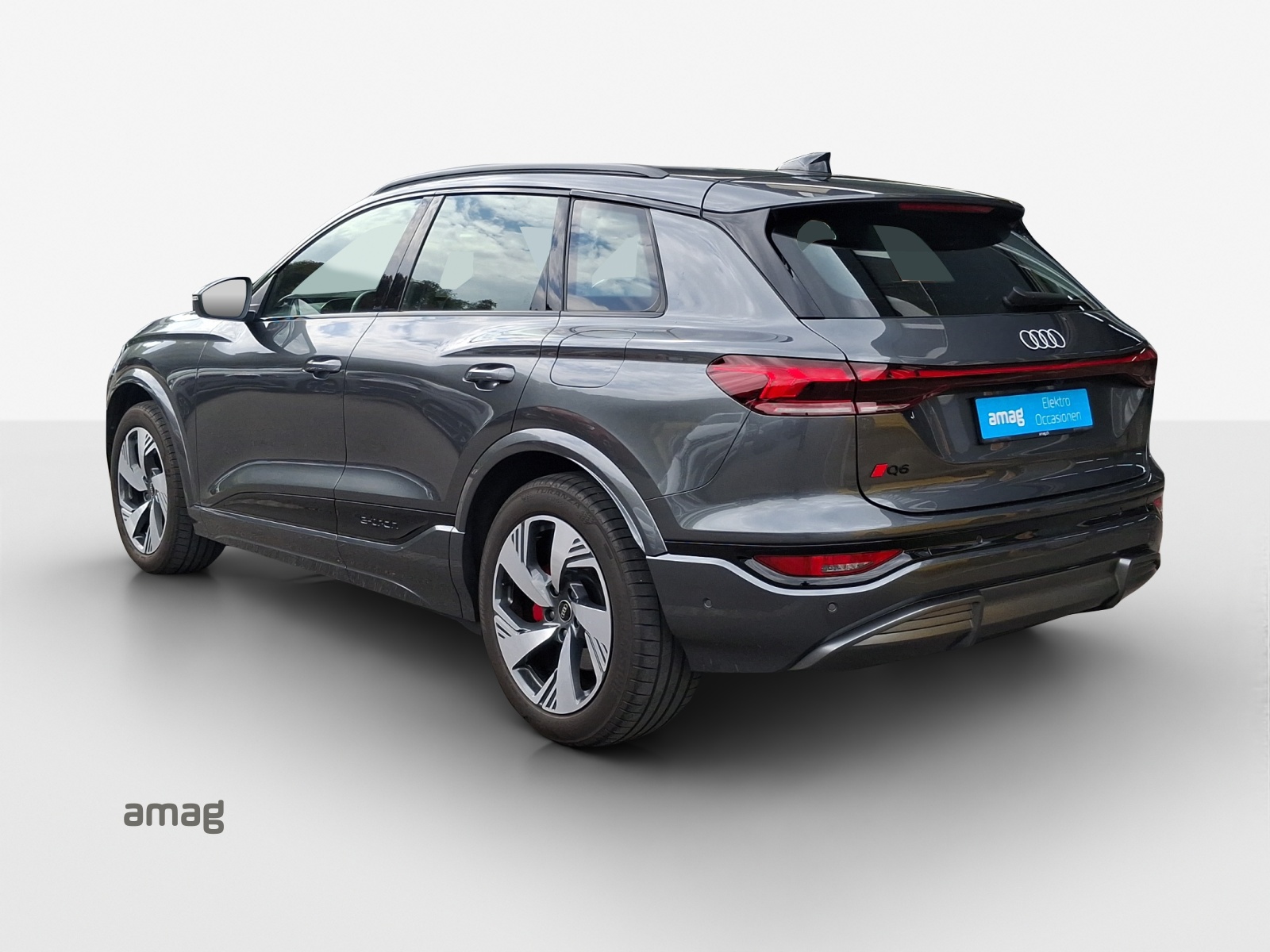 AUDI Q6 e-tron quattro-image-2