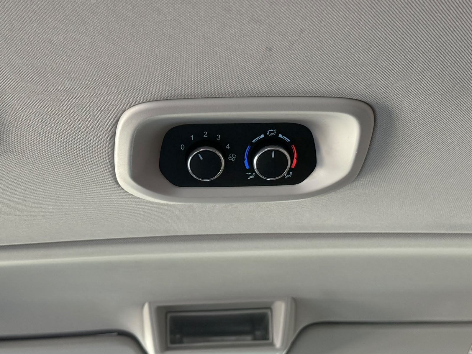 FORD Tourneo Custom 310 L1H1 Titanium SelectShift A-image-19