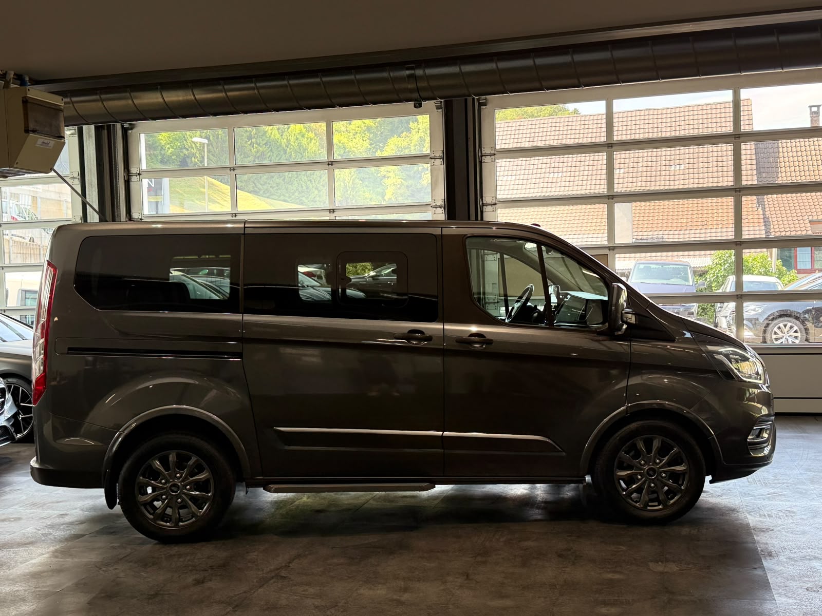 FORD Tourneo Custom 310 L1H1 Titanium SelectShift A-image-6
