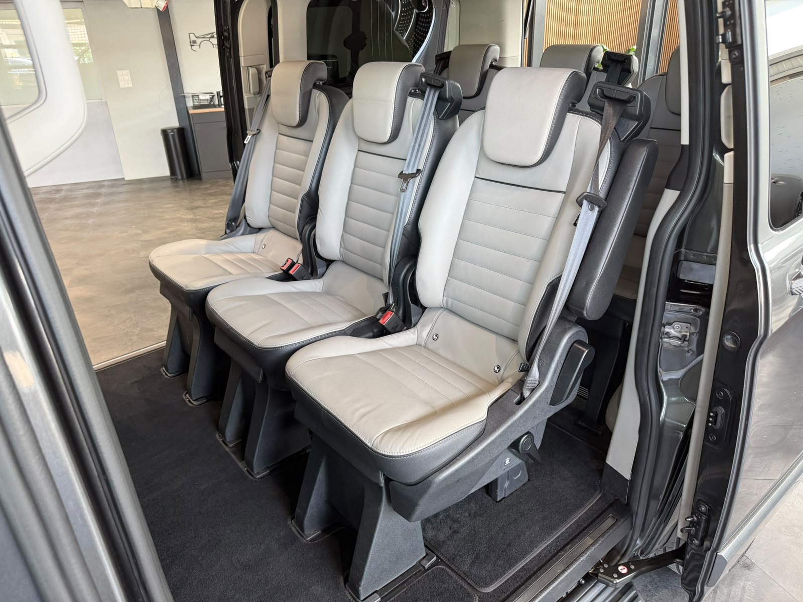 FORD Tourneo Custom 310 L1H1 Titanium SelectShift A-image-10