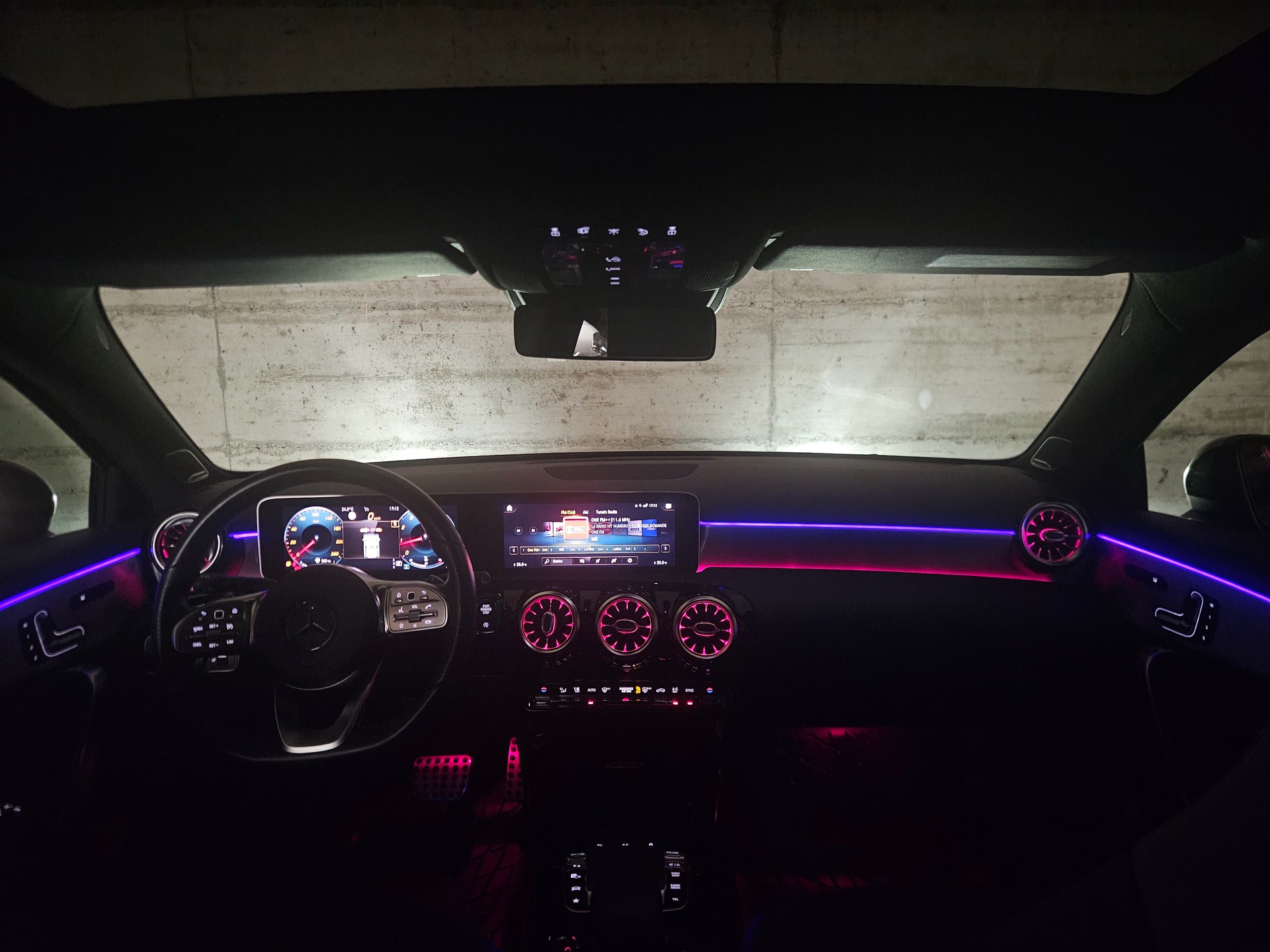 MERCEDES-BENZ A 200 AMG Line 7G-DCT-image-12