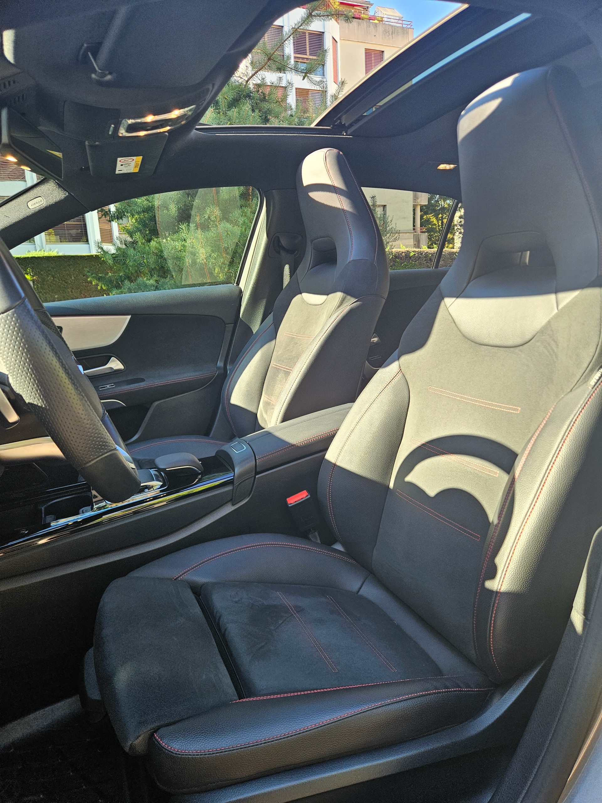 MERCEDES-BENZ A 200 AMG Line 7G-DCT-image-11