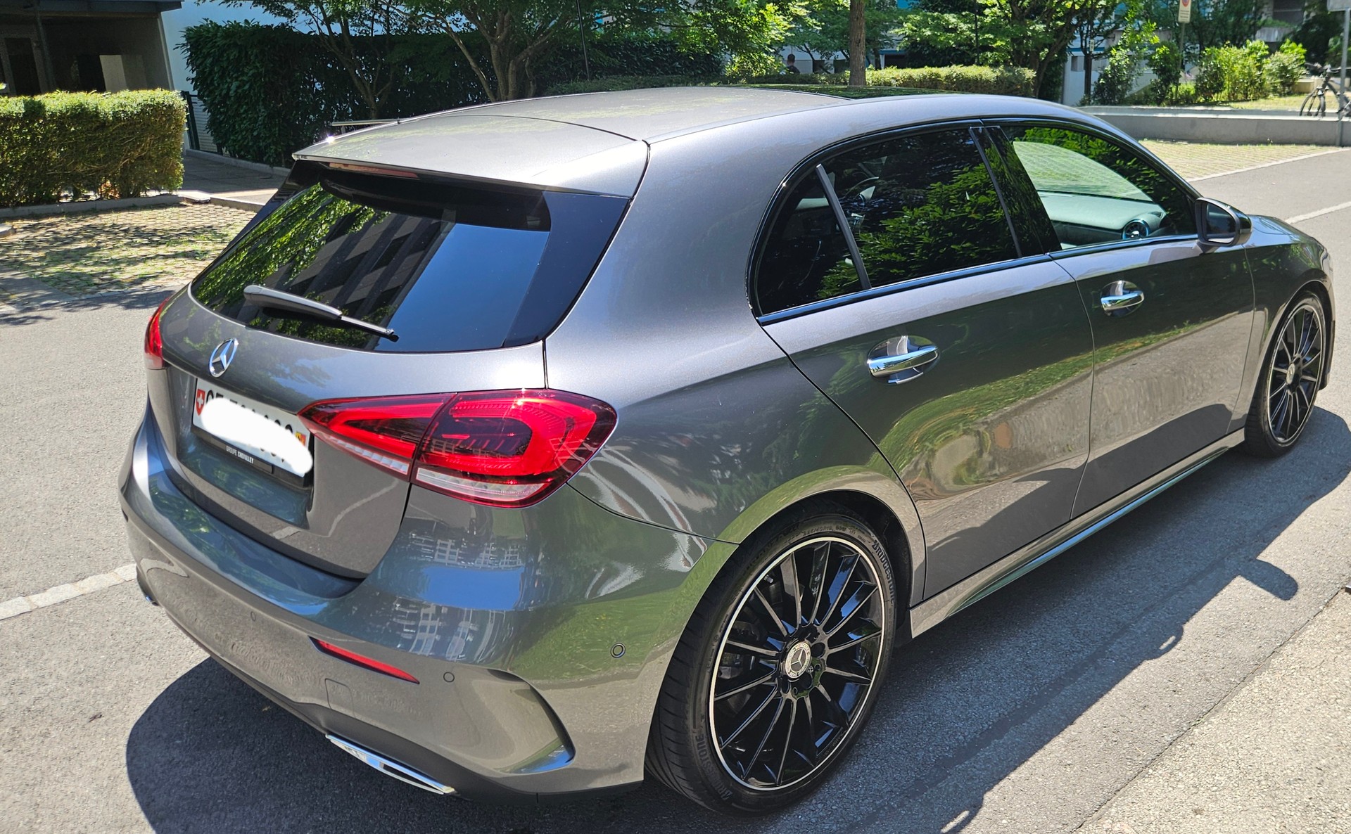 MERCEDES-BENZ A 200 AMG Line-image-1