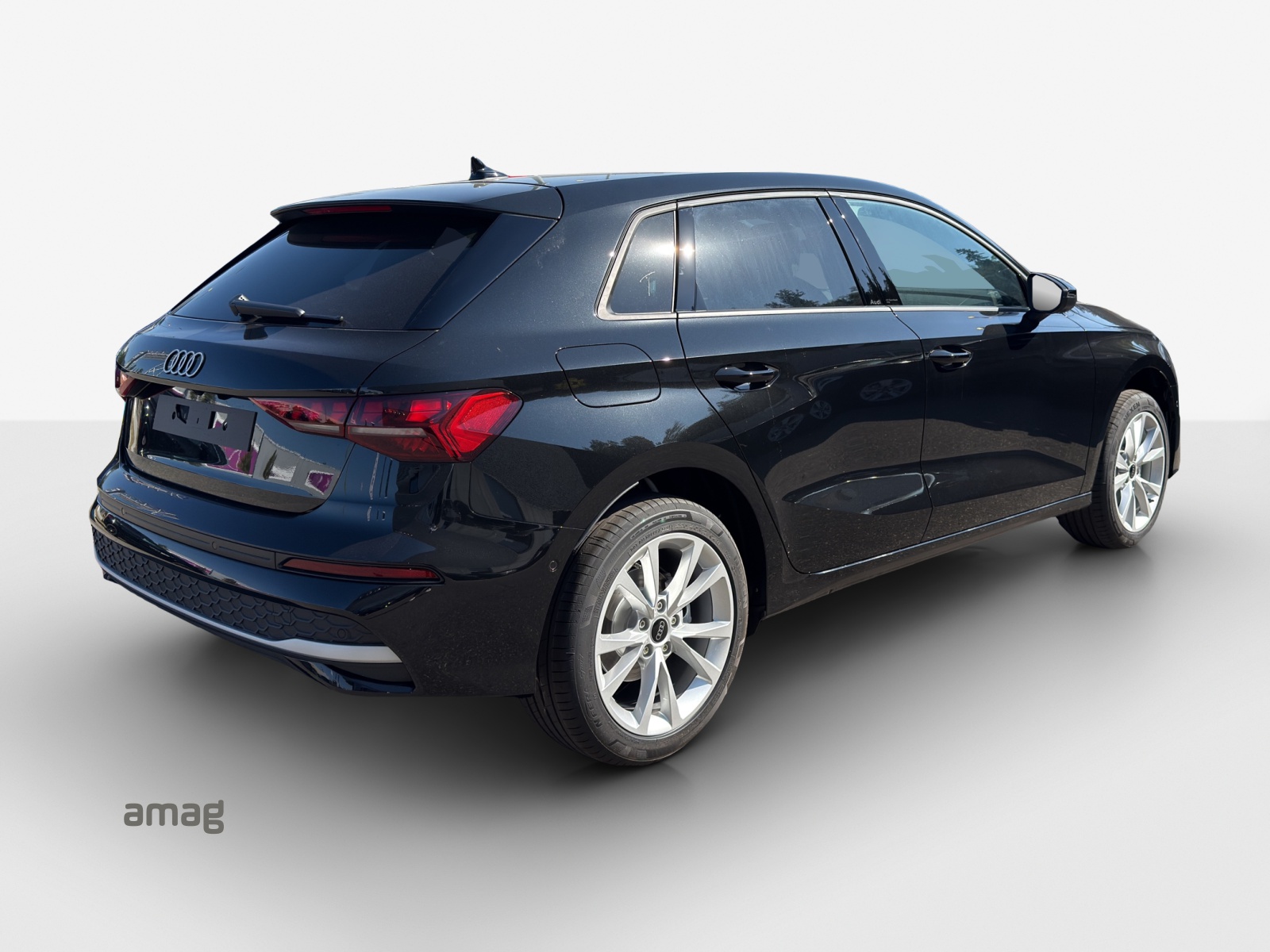 AUDI A3 Sportback TFSI 110 kW Attraction S tronic-image-4