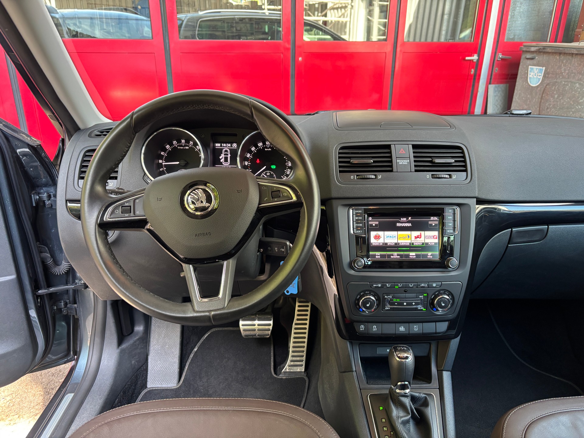 SKODA Yeti 2.0 TDI L&K Outdoor 4x4 DSG-image-9