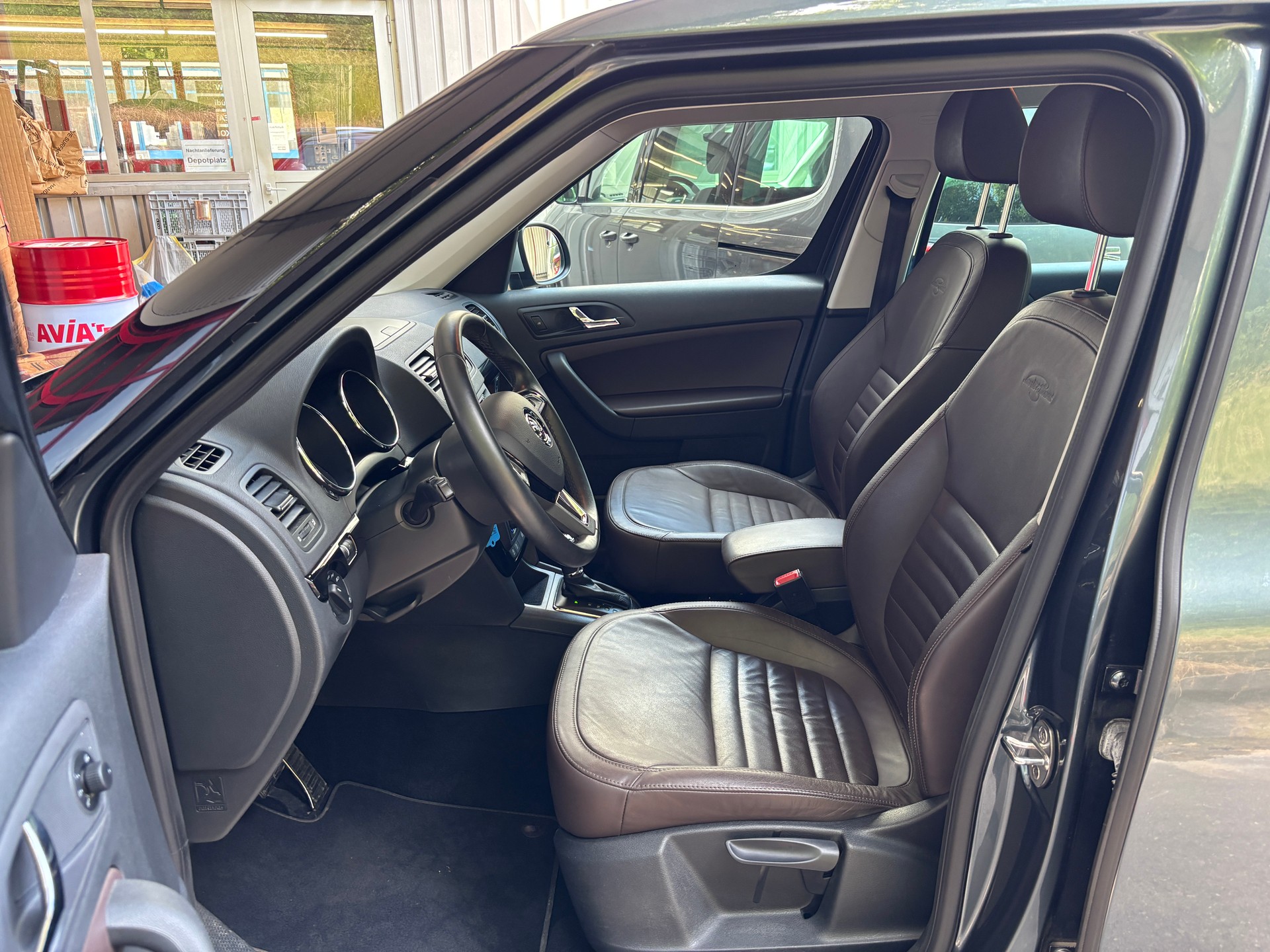 SKODA Yeti 2.0 TDI L&K Outdoor 4x4 DSG-image-10