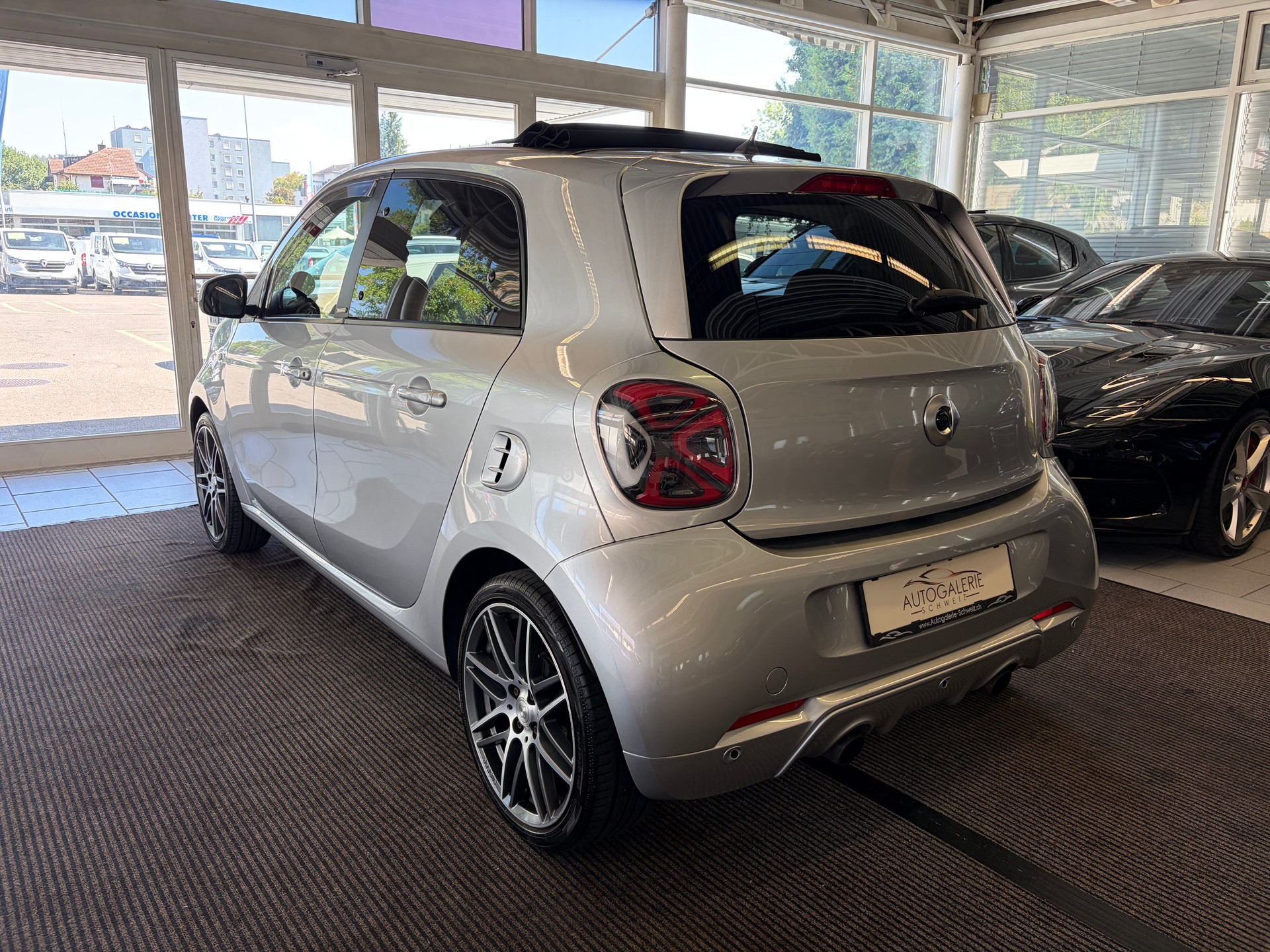 SMART forfour Brabus Xclusive twinamic | CH Fahrzeug | FALTDACH | Navigation | Cool&Media | DAB+ |-image-11