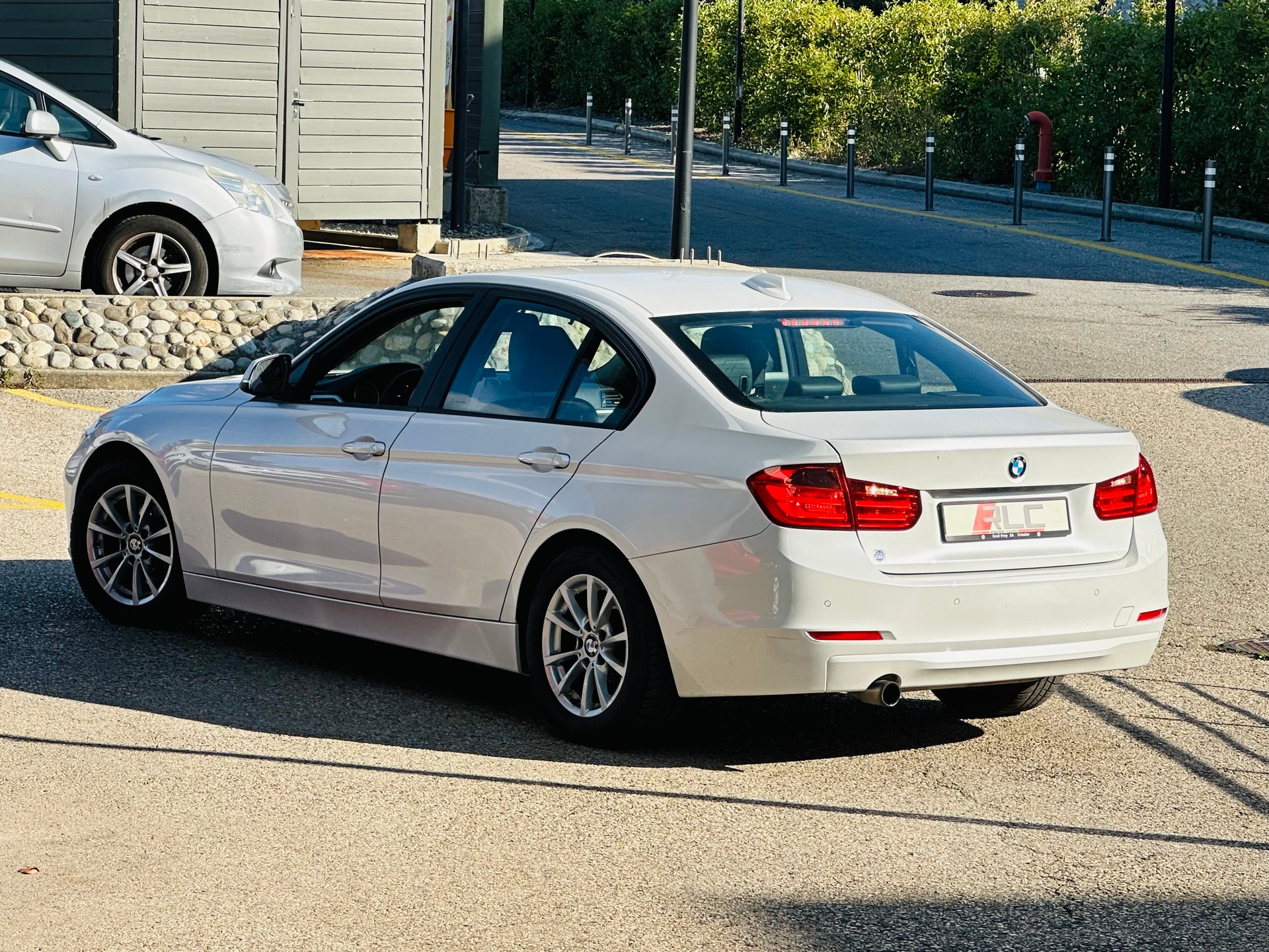 BMW 320i Sport Line Steptronic-image-8