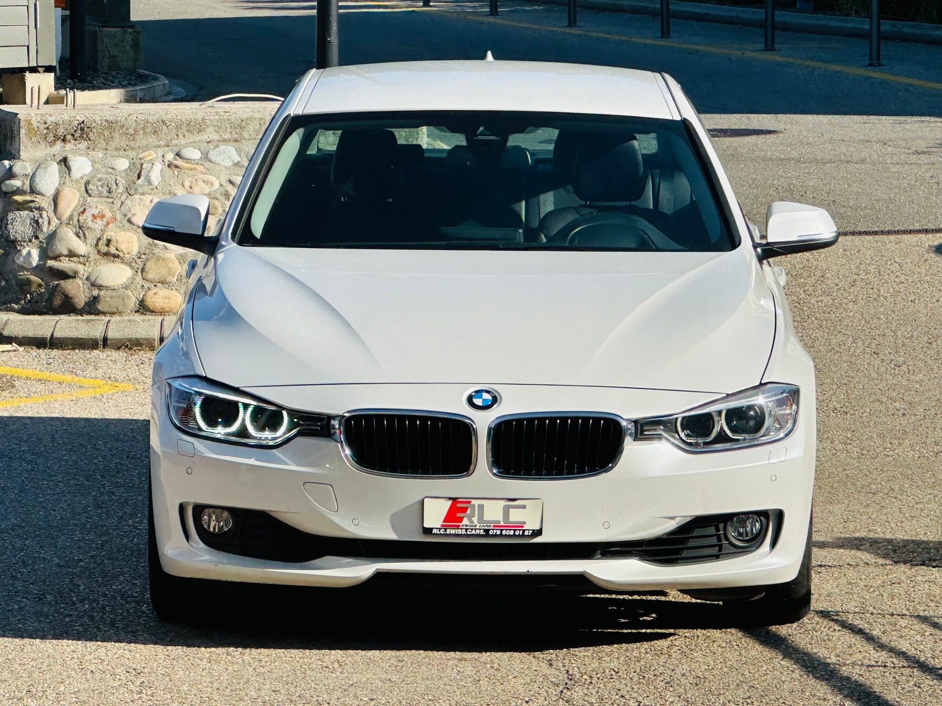 BMW 320i Sport Line Steptronic-image-3