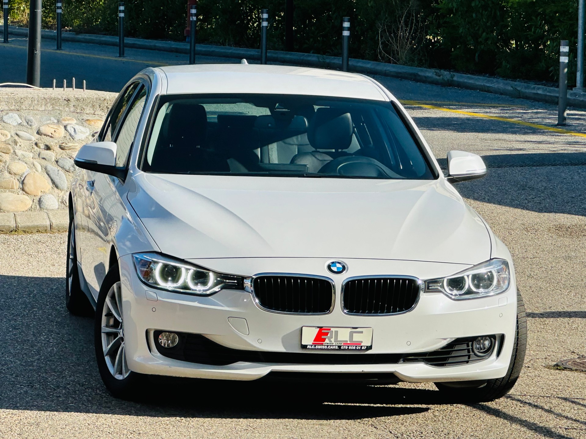 BMW 320i Sport Line Steptronic-image-0