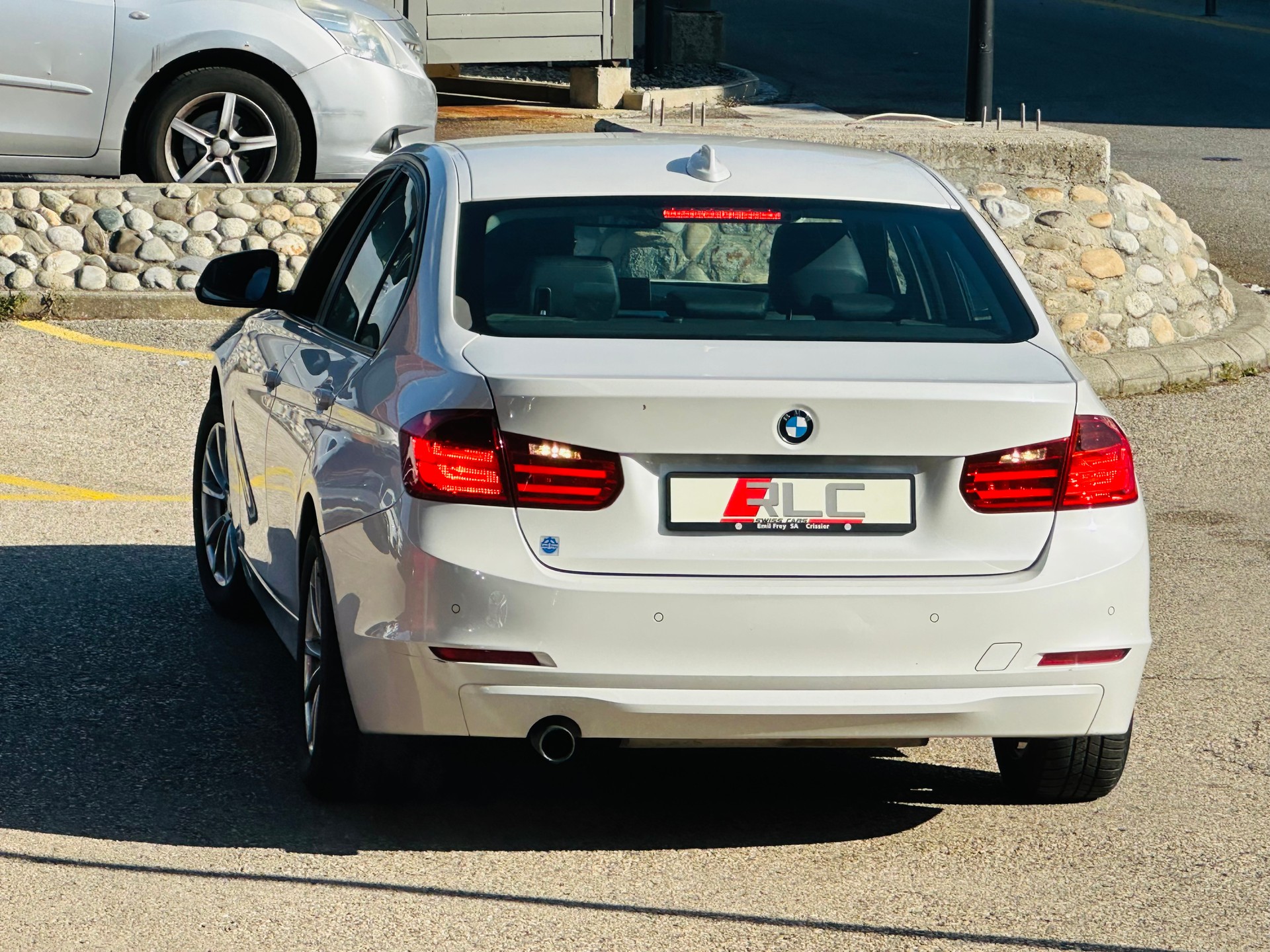 BMW 320i Sport Line Steptronic-image-9