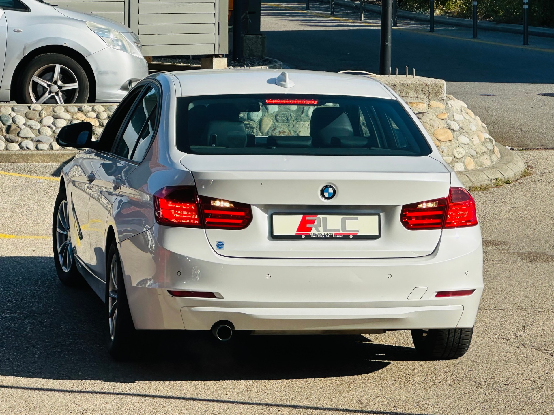 BMW 320i Sport Line Steptronic-image-7