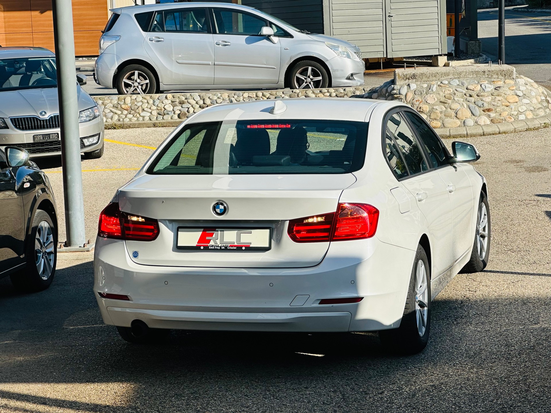BMW 320i Sport Line Steptronic-image-10