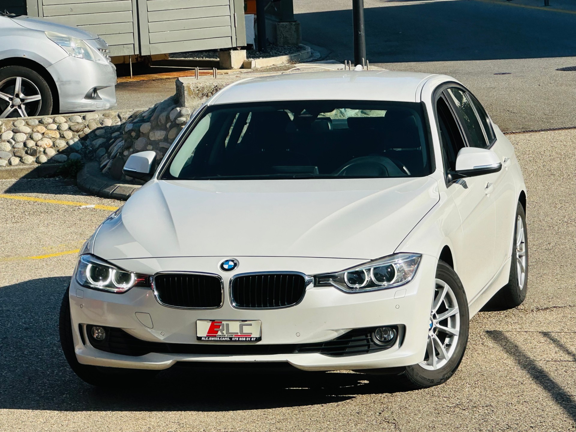 BMW 320i Sport Line Steptronic-image-6