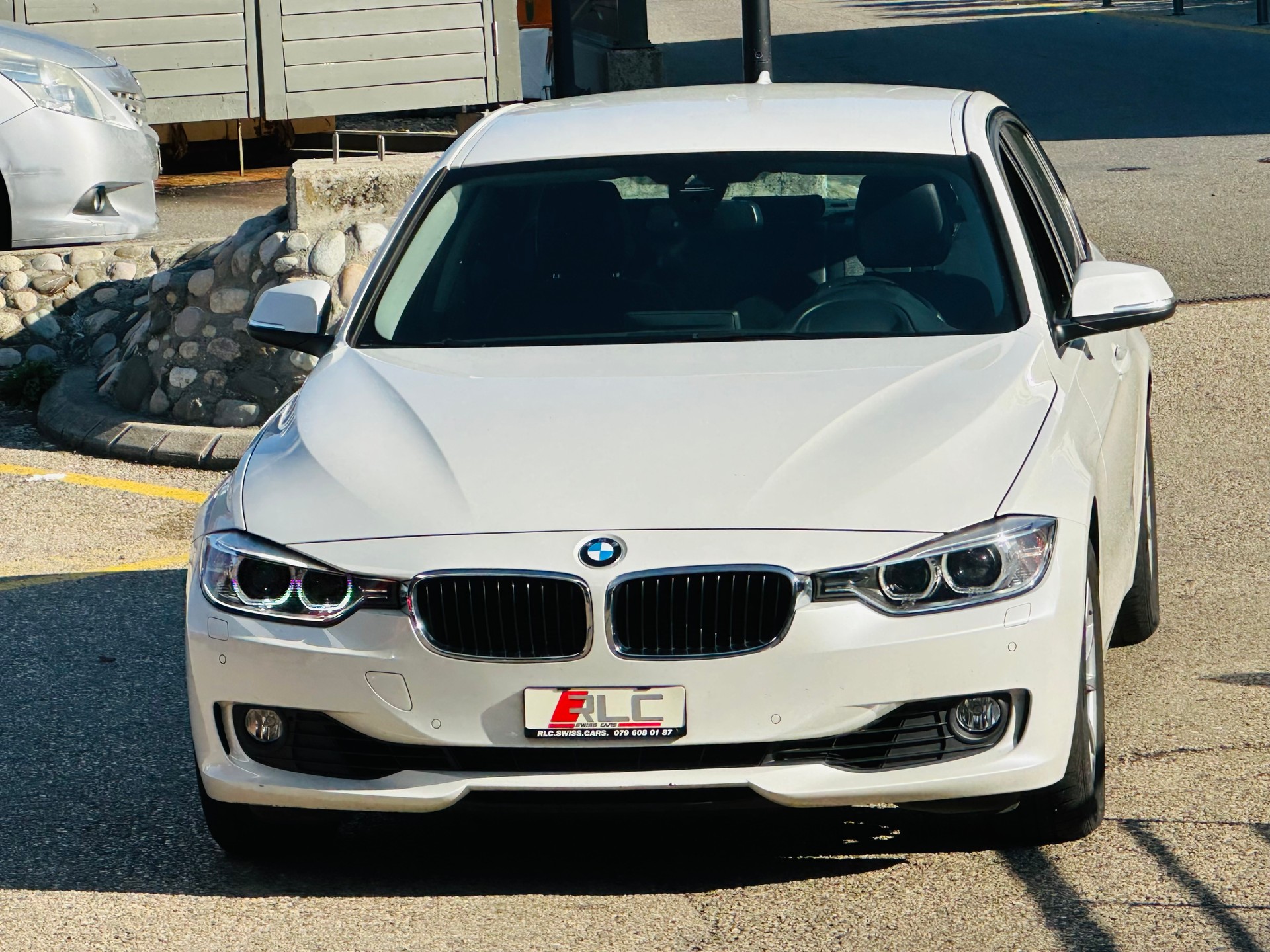 BMW 320i Sport Line Steptronic-image-5
