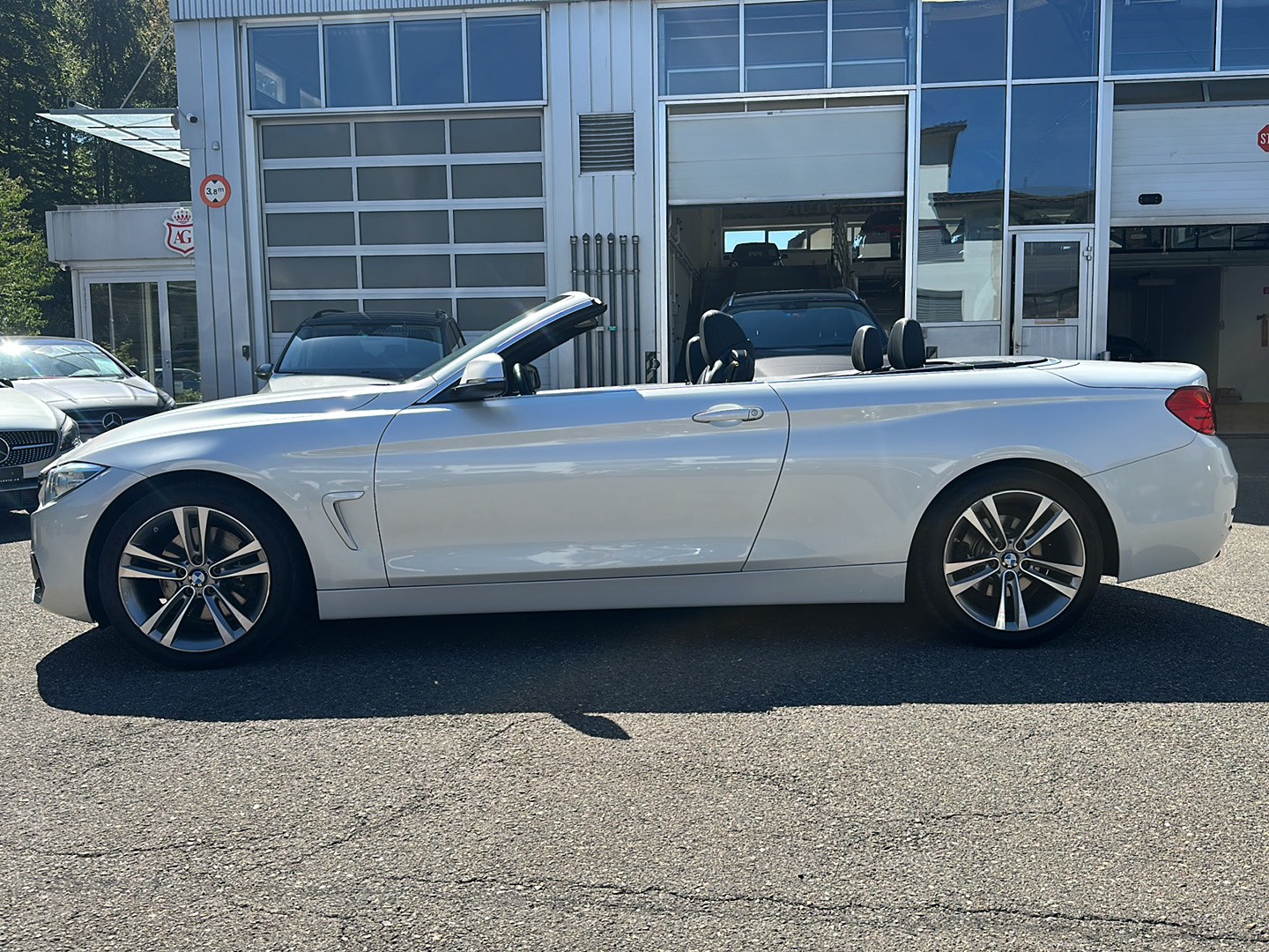 BMW 428i Cabriolet Sport Line-showroom-element-1