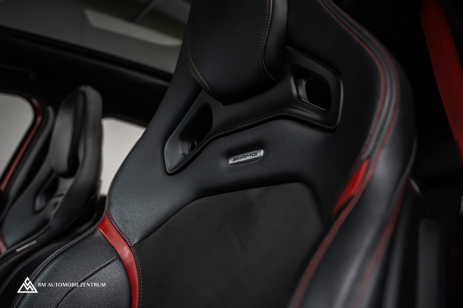 MERCEDES-BENZ A 45 AMG 4Matic Speedshift 7G-DCT / Vollausstattung / Panorama / Rückfahrkamera / Ambientebeleuchtung-image-26
