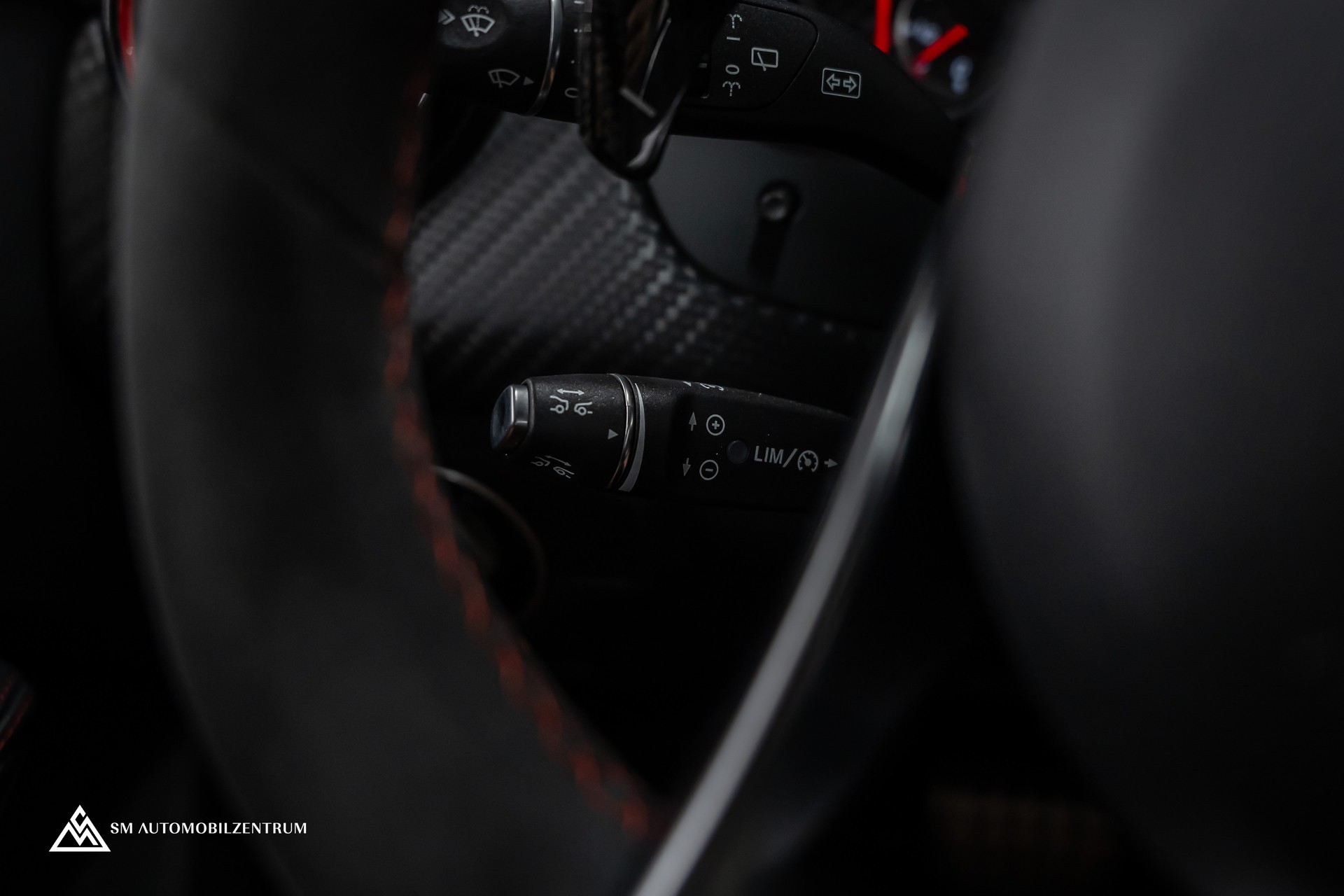MERCEDES-BENZ A 45 AMG 4Matic Speedshift 7G-DCT / Vollausstattung / Panorama / Rückfahrkamera / Ambientebeleuchtung-image-30