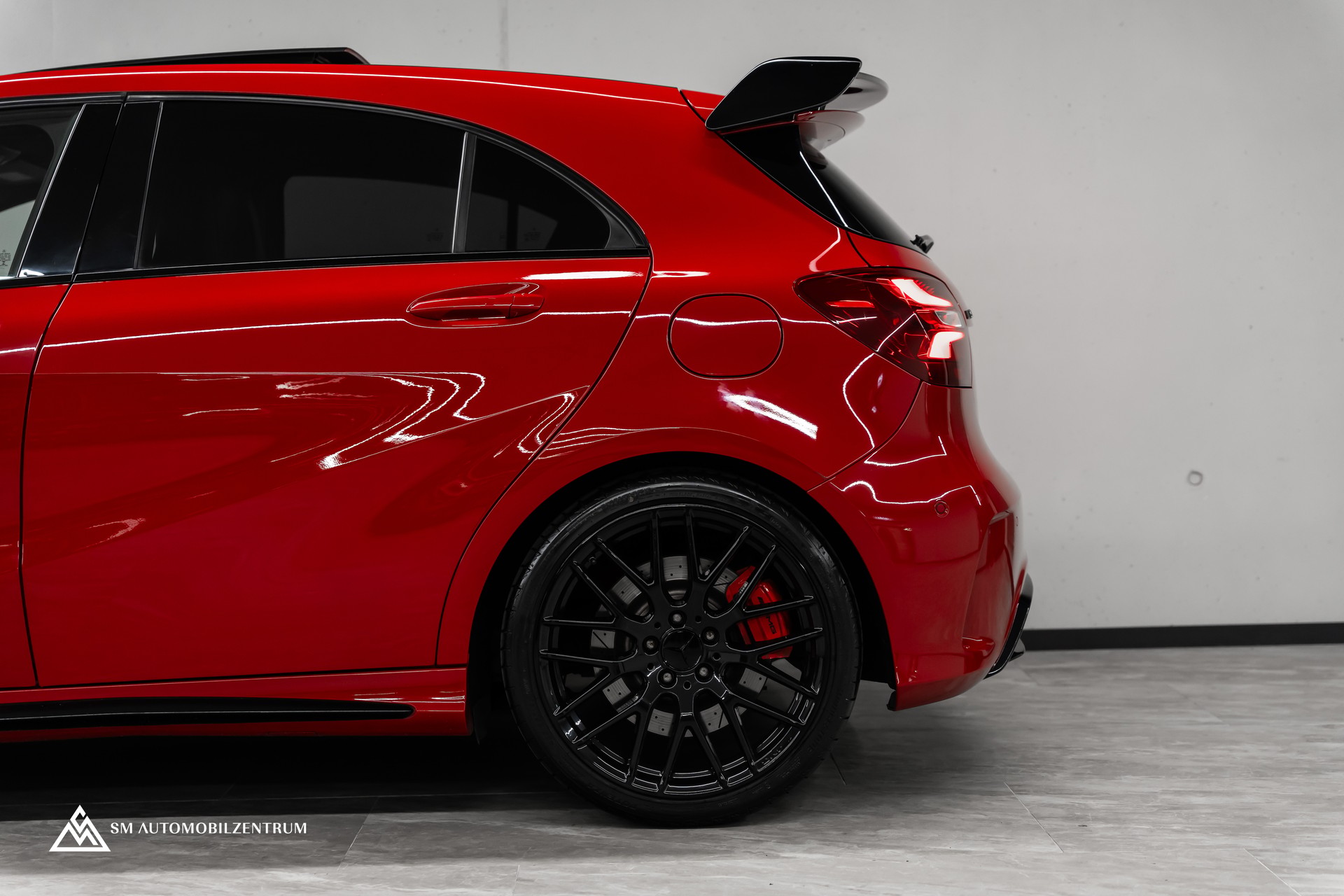 MERCEDES-BENZ A 45 AMG 4Matic Speedshift 7G-DCT / Vollausstattung / Panorama / Rückfahrkamera / Ambientebeleuchtung-image-7