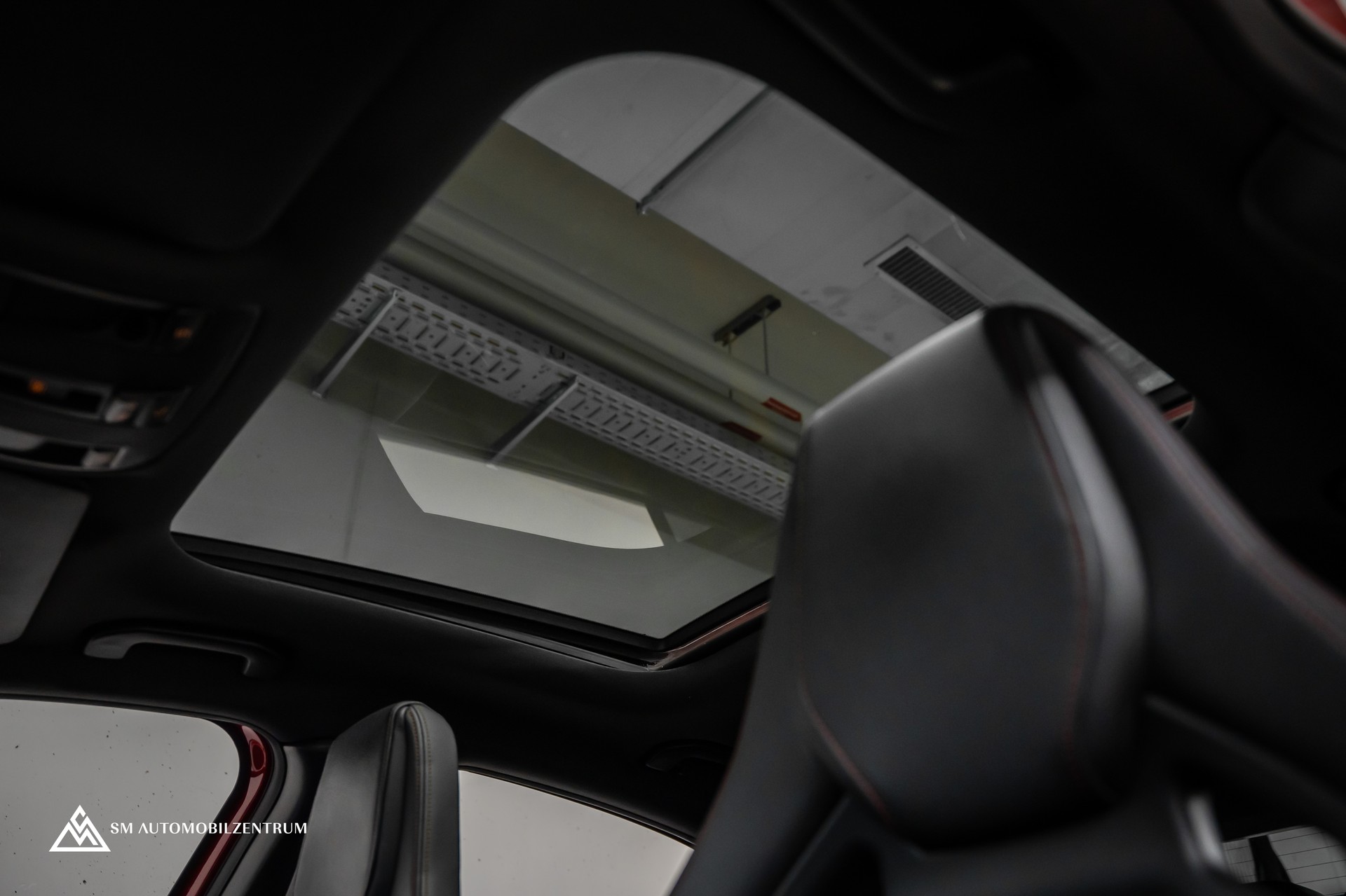 MERCEDES-BENZ A 45 AMG 4Matic Speedshift 7G-DCT / Vollausstattung / Panorama / Rückfahrkamera / Ambientebeleuchtung-image-25