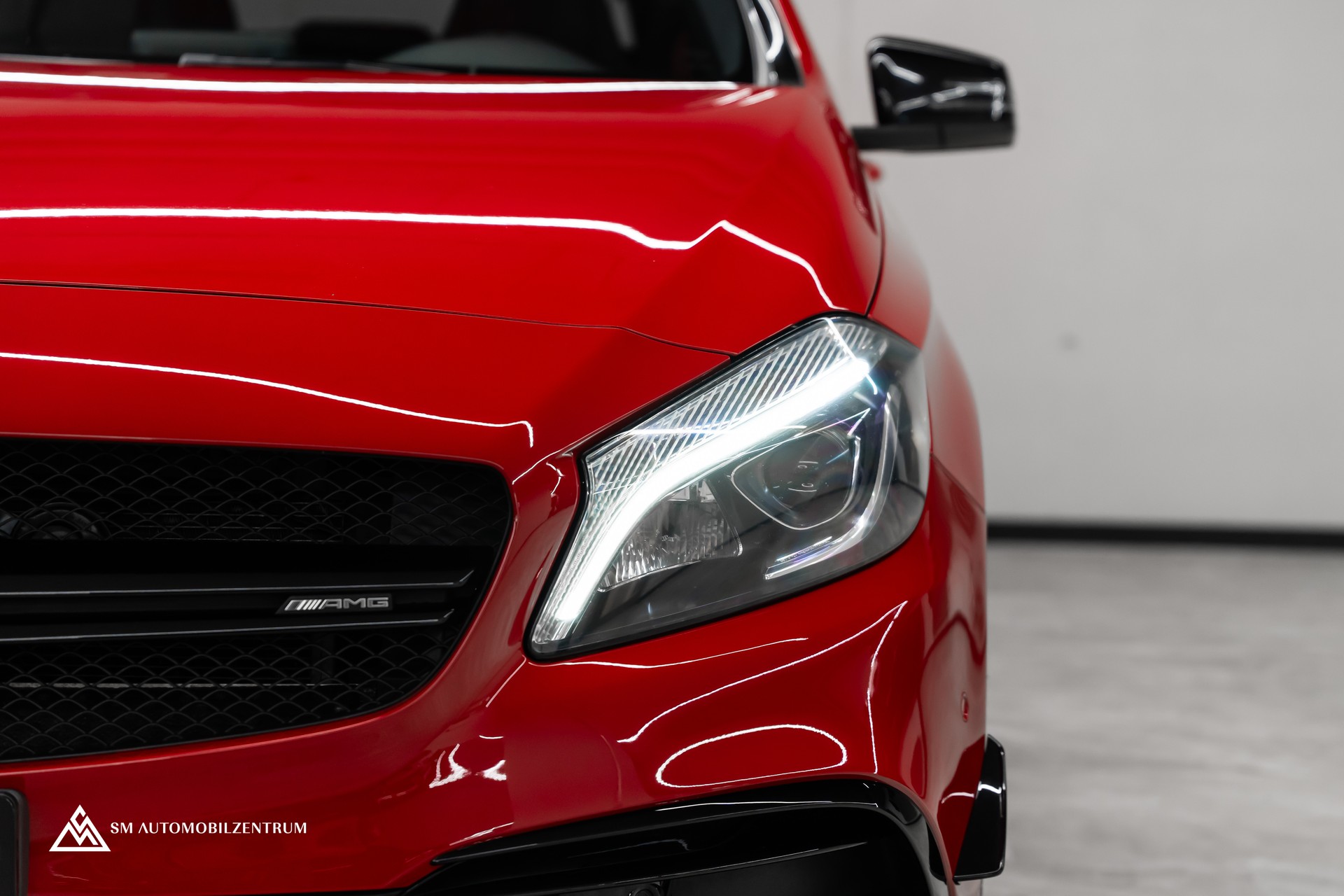 MERCEDES-BENZ A 45 AMG 4Matic Speedshift 7G-DCT / Vollausstattung / Panorama / Rückfahrkamera / Ambientebeleuchtung-showroom-element-2