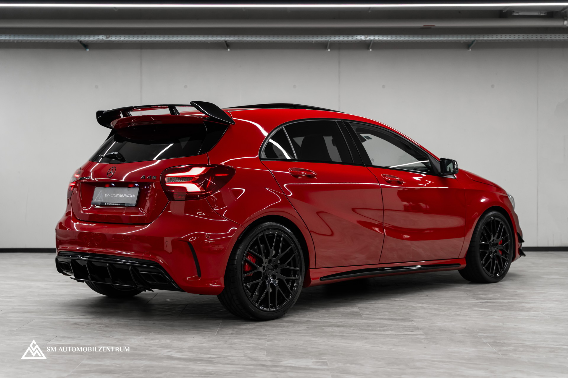 MERCEDES-BENZ A 45 AMG 4Matic Speedshift 7G-DCT / Vollausstattung / Panorama / Rückfahrkamera / Ambientebeleuchtung-image-8
