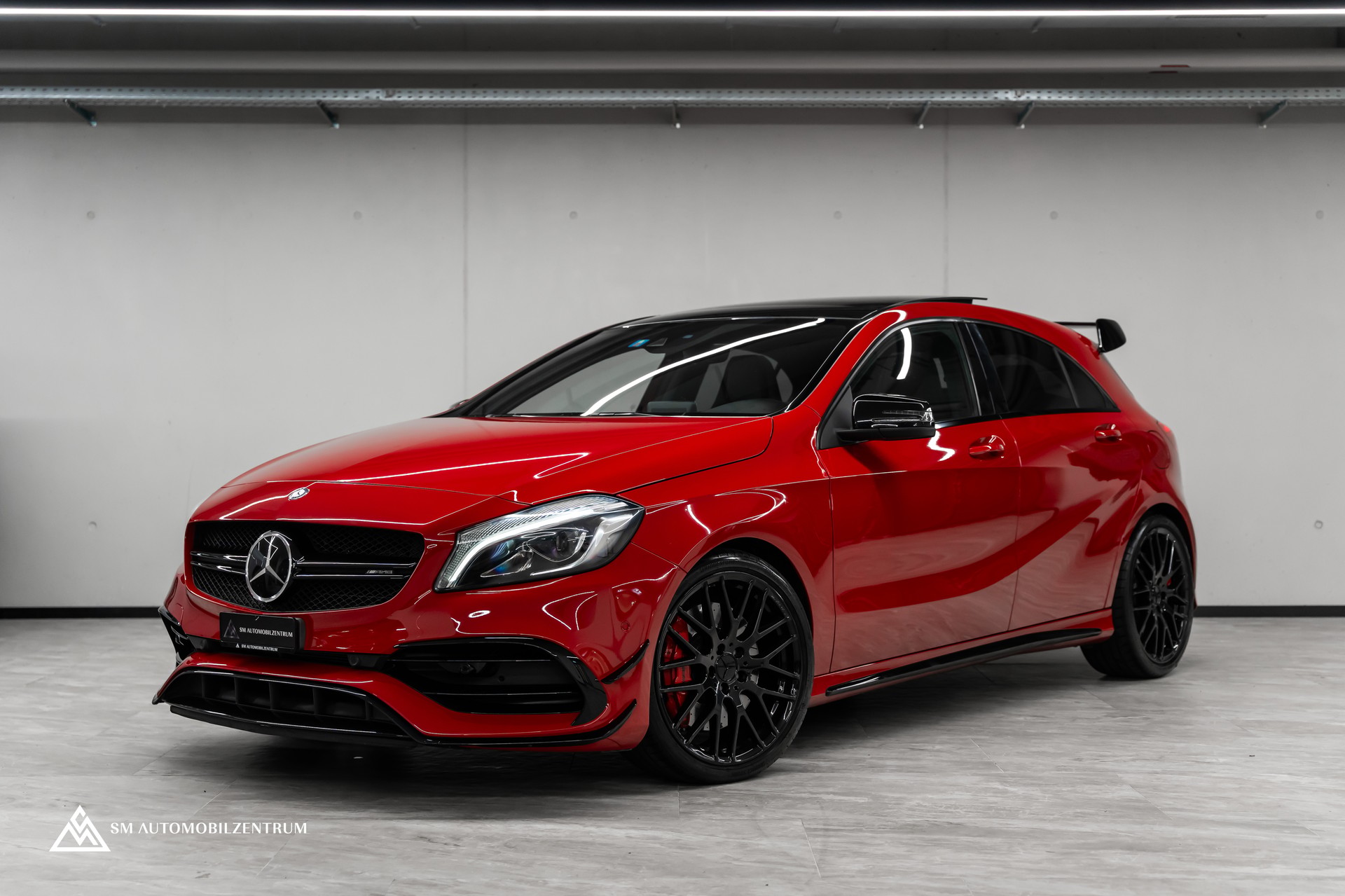 MERCEDES-BENZ A 45 AMG 4Matic Speedshift 7G-DCT / Vollausstattung / Panorama / Rückfahrkamera / Ambientebeleuchtung