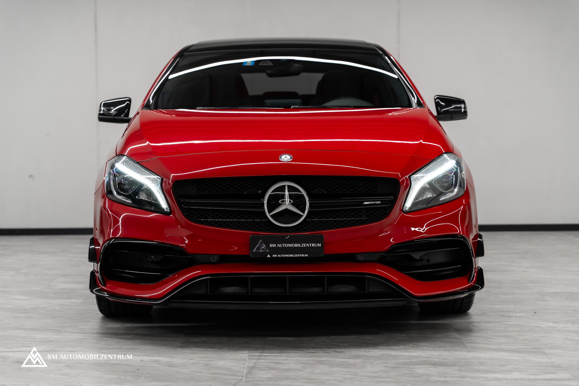 MERCEDES-BENZ A 45 AMG 4Matic Speedshift 7G-DCT / Vollausstattung / Panorama / Rückfahrkamera / Ambientebeleuchtung-showroom-element-1