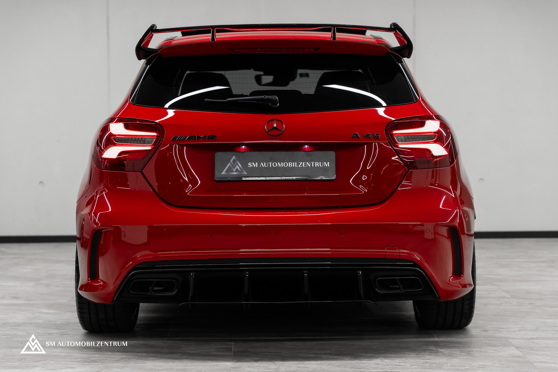 MERCEDES-BENZ A 45 AMG 4Matic Speedshift 7G-DCT / Vollausstattung / Panorama / Rückfahrkamera / Ambientebeleuchtung-image-12