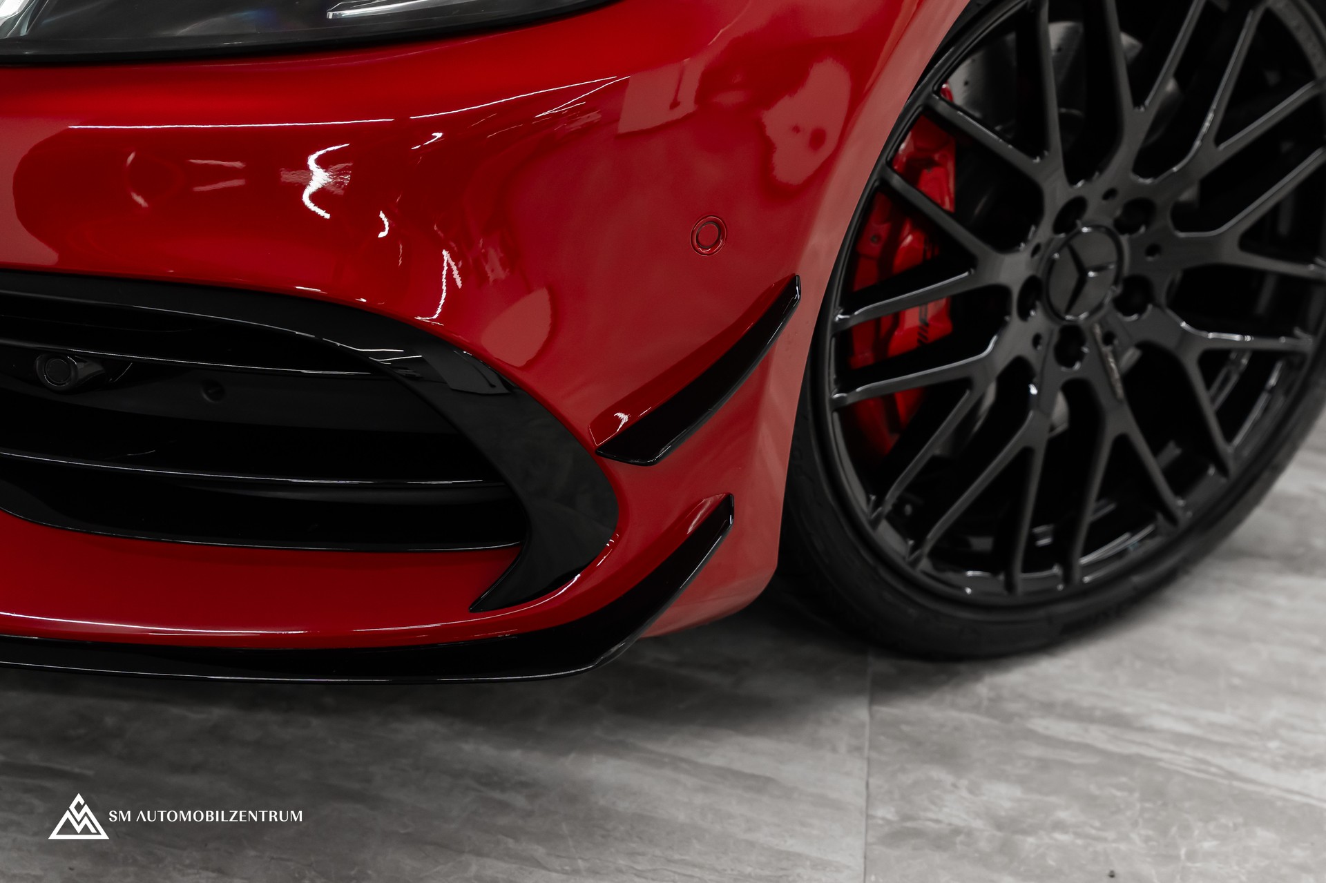 MERCEDES-BENZ A 45 AMG 4Matic Speedshift 7G-DCT / Vollausstattung / Panorama / Rückfahrkamera / Ambientebeleuchtung-image-4