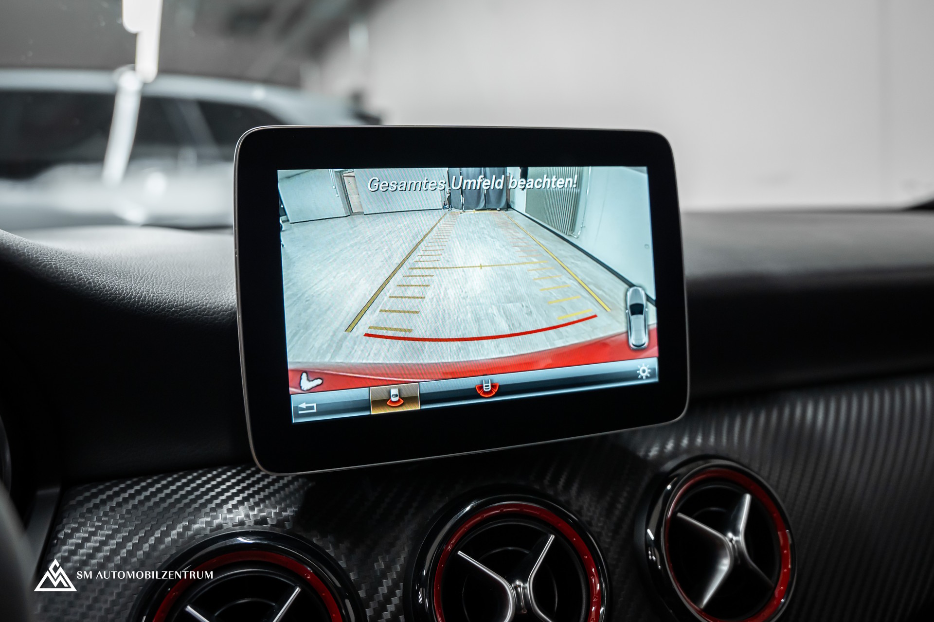 MERCEDES-BENZ A 45 AMG 4Matic Speedshift 7G-DCT / Vollausstattung / Panorama / Rückfahrkamera / Ambientebeleuchtung-image-39