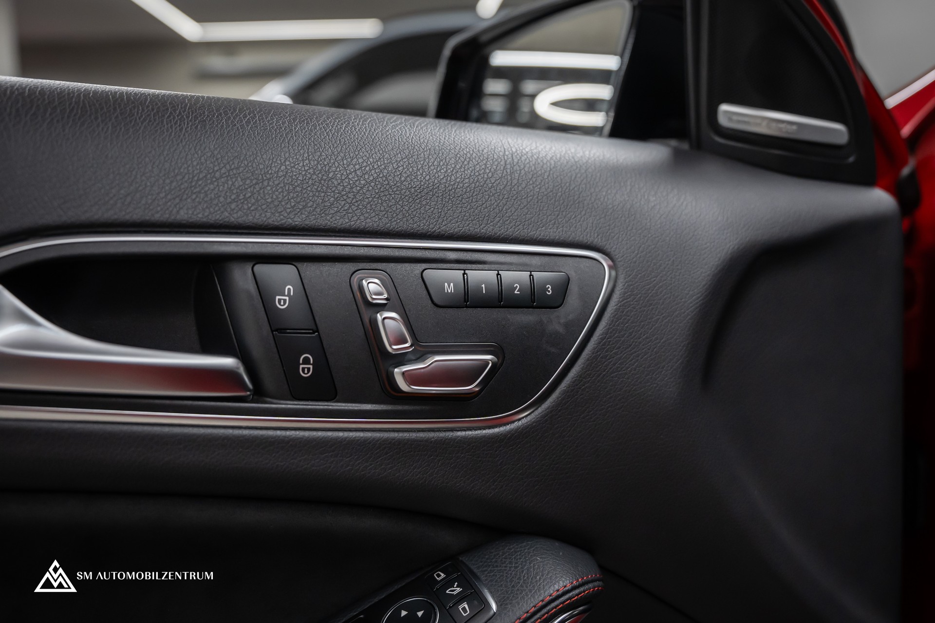 MERCEDES-BENZ A 45 AMG 4Matic Speedshift 7G-DCT / Vollausstattung / Panorama / Rückfahrkamera / Ambientebeleuchtung-image-22