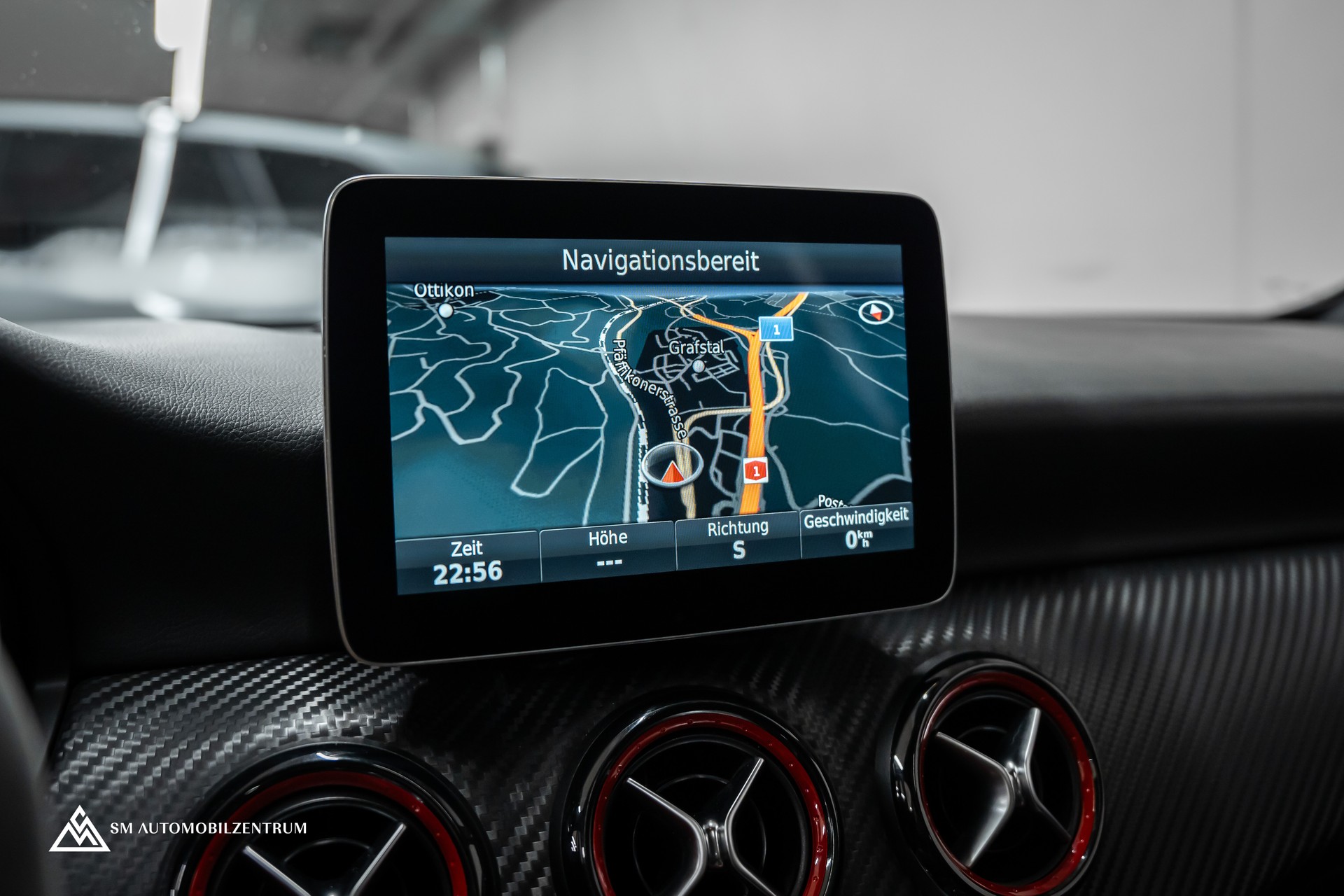 MERCEDES-BENZ A 45 AMG 4Matic Speedshift 7G-DCT / Vollausstattung / Panorama / Rückfahrkamera / Ambientebeleuchtung-image-40