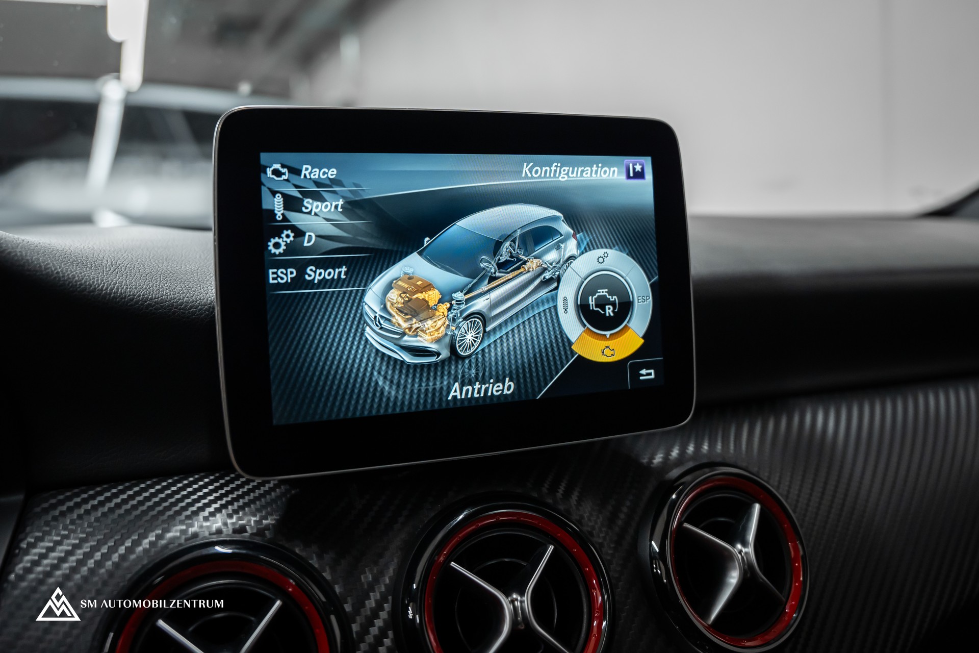MERCEDES-BENZ A 45 AMG 4Matic Speedshift 7G-DCT / Vollausstattung / Panorama / Rückfahrkamera / Ambientebeleuchtung-image-38