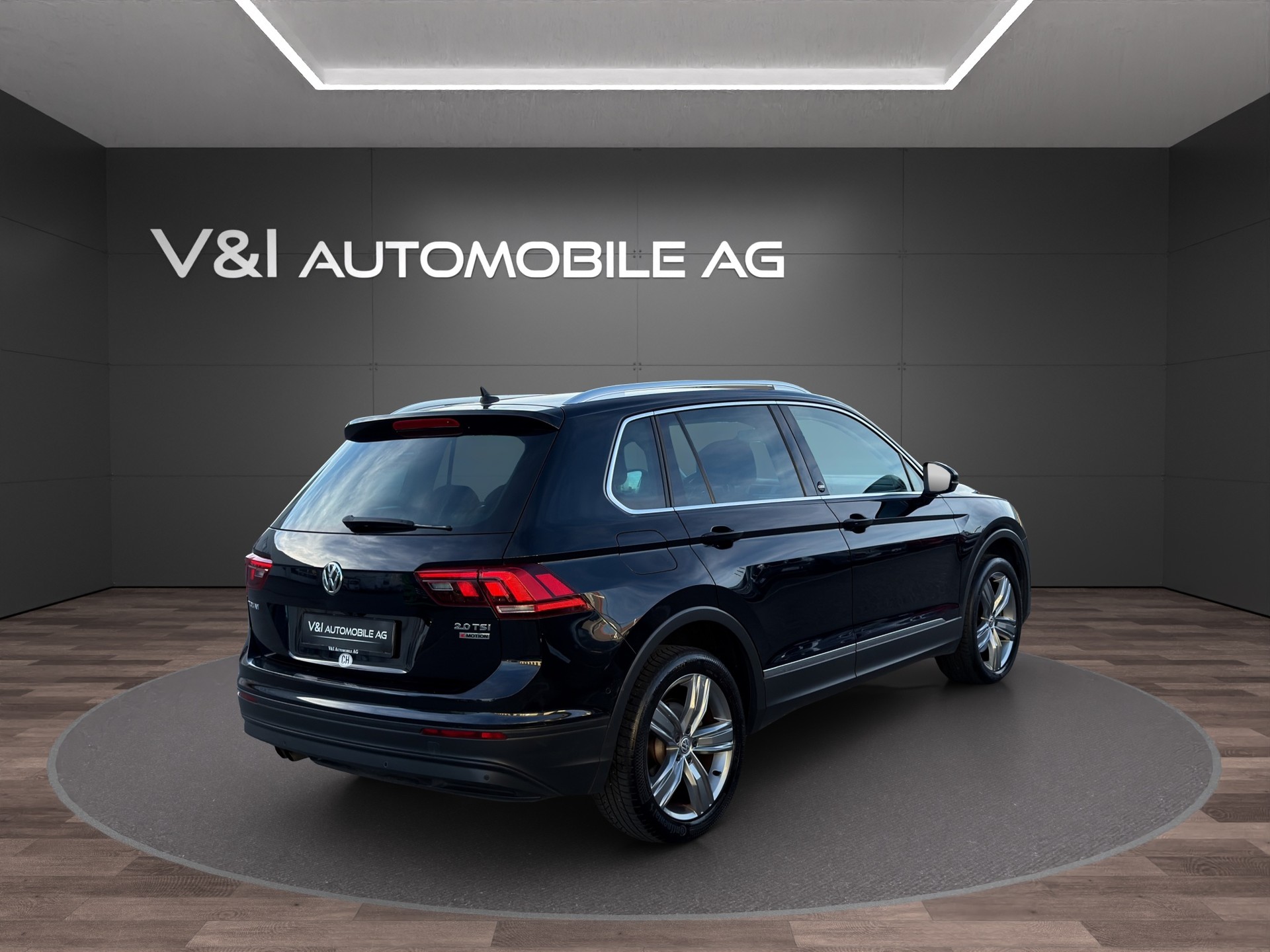 VW Tiguan 2.0TSI Comfortline 4Motion DSG-image-3